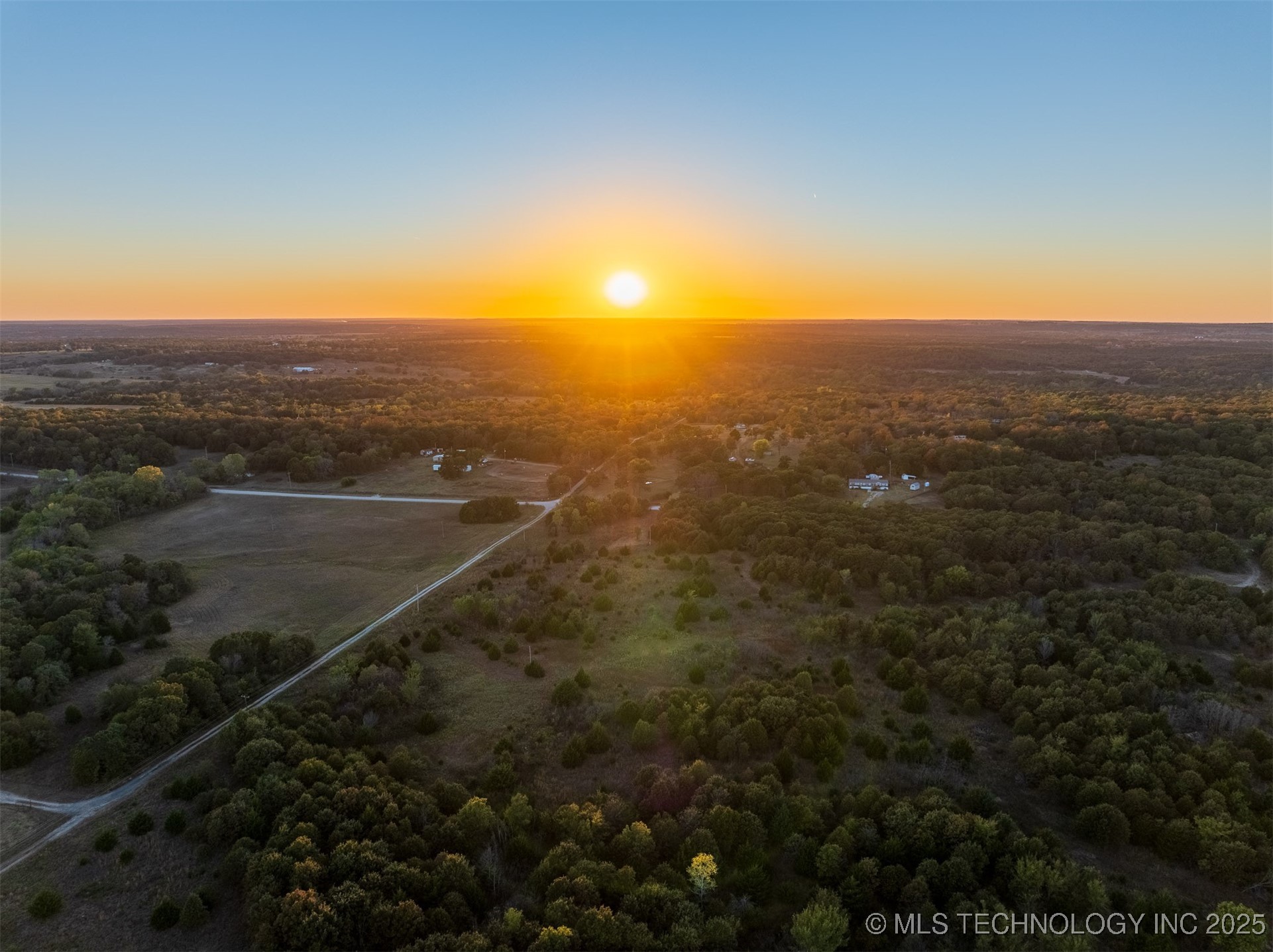 4 S 401 West Avenue Property Photo 2