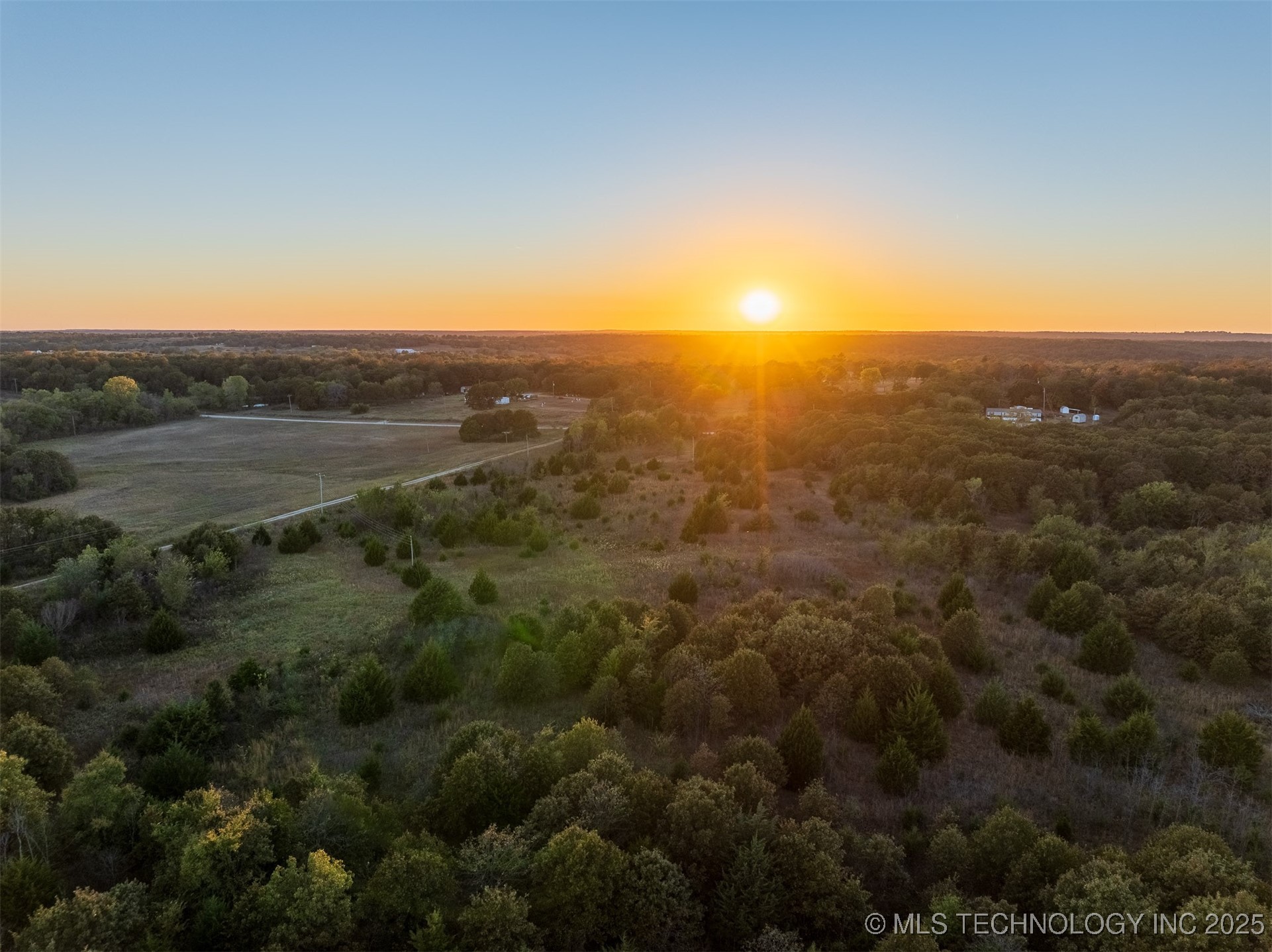 4 S 401 West Avenue Property Photo 3