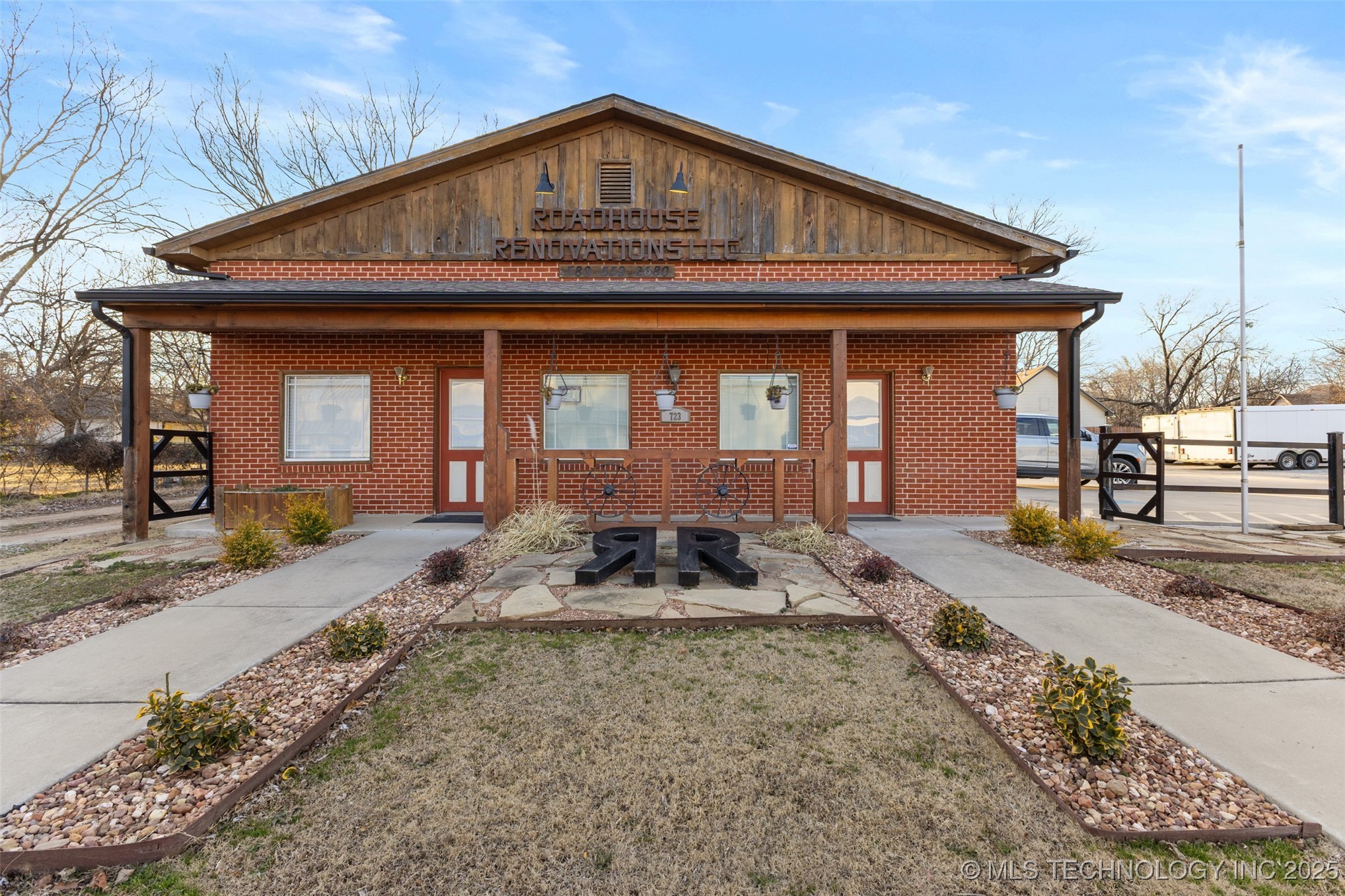 723 N Oak Property Photo 1