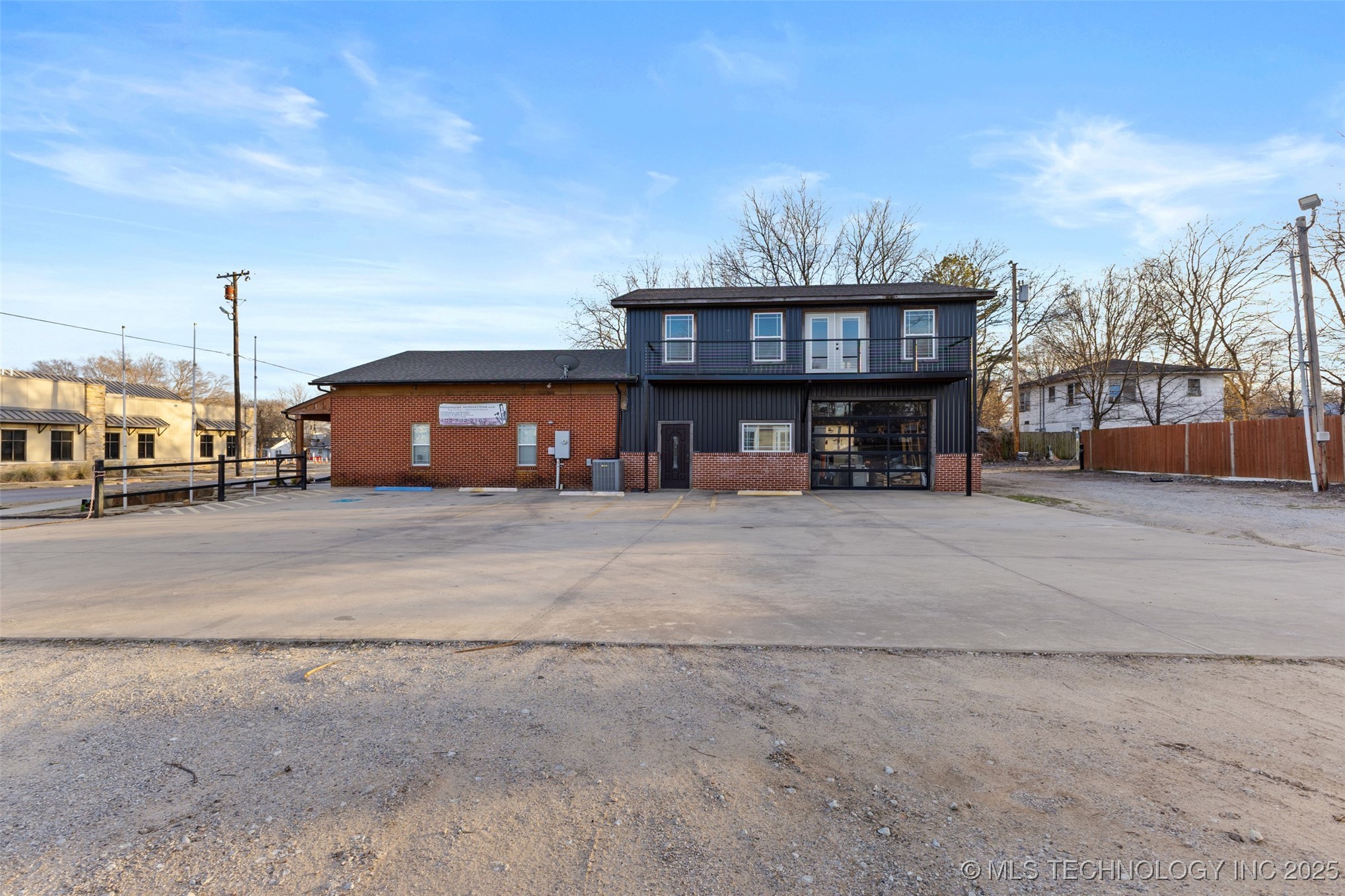 723 N Oak Property Photo 6