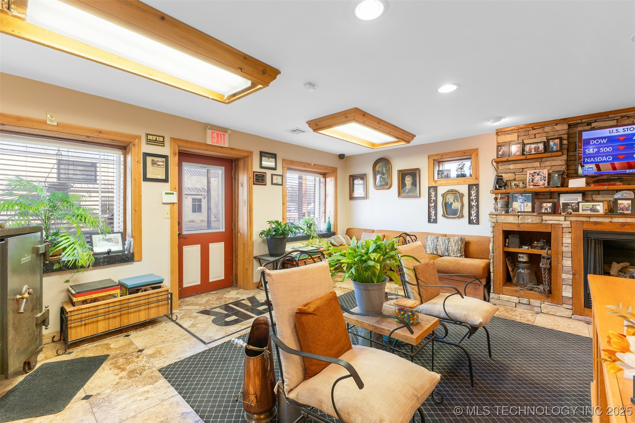 723 N Oak Property Photo 12