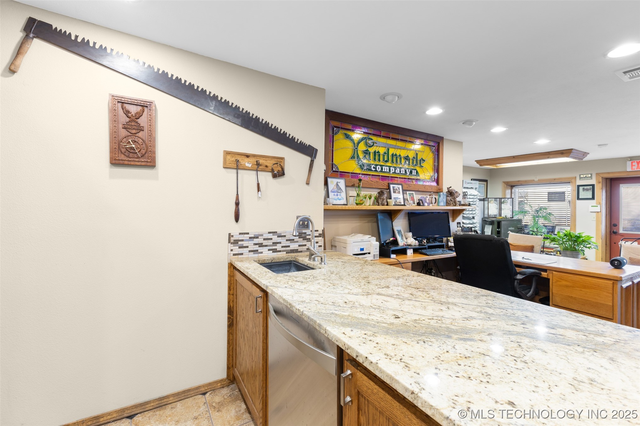 723 N Oak Property Photo 16