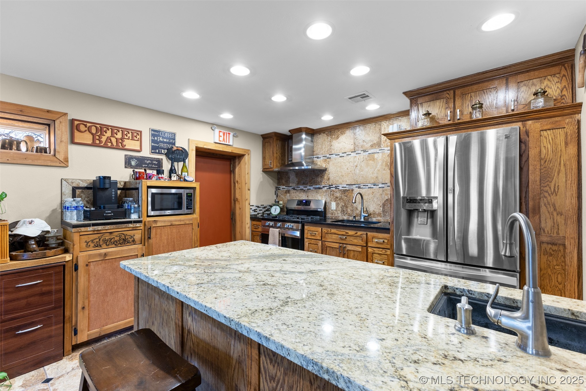 723 N Oak Property Photo 17