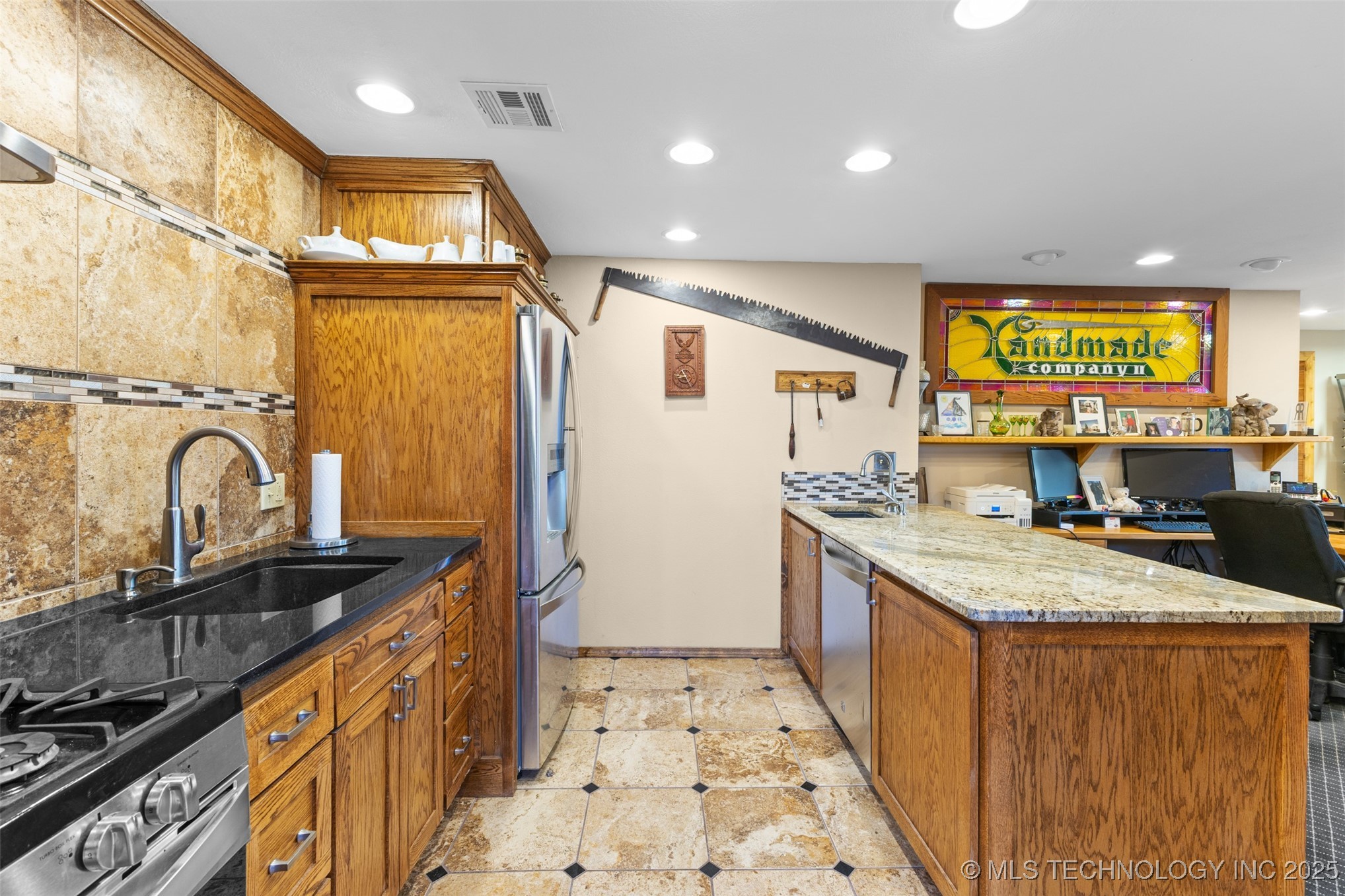 723 N Oak Property Photo 18