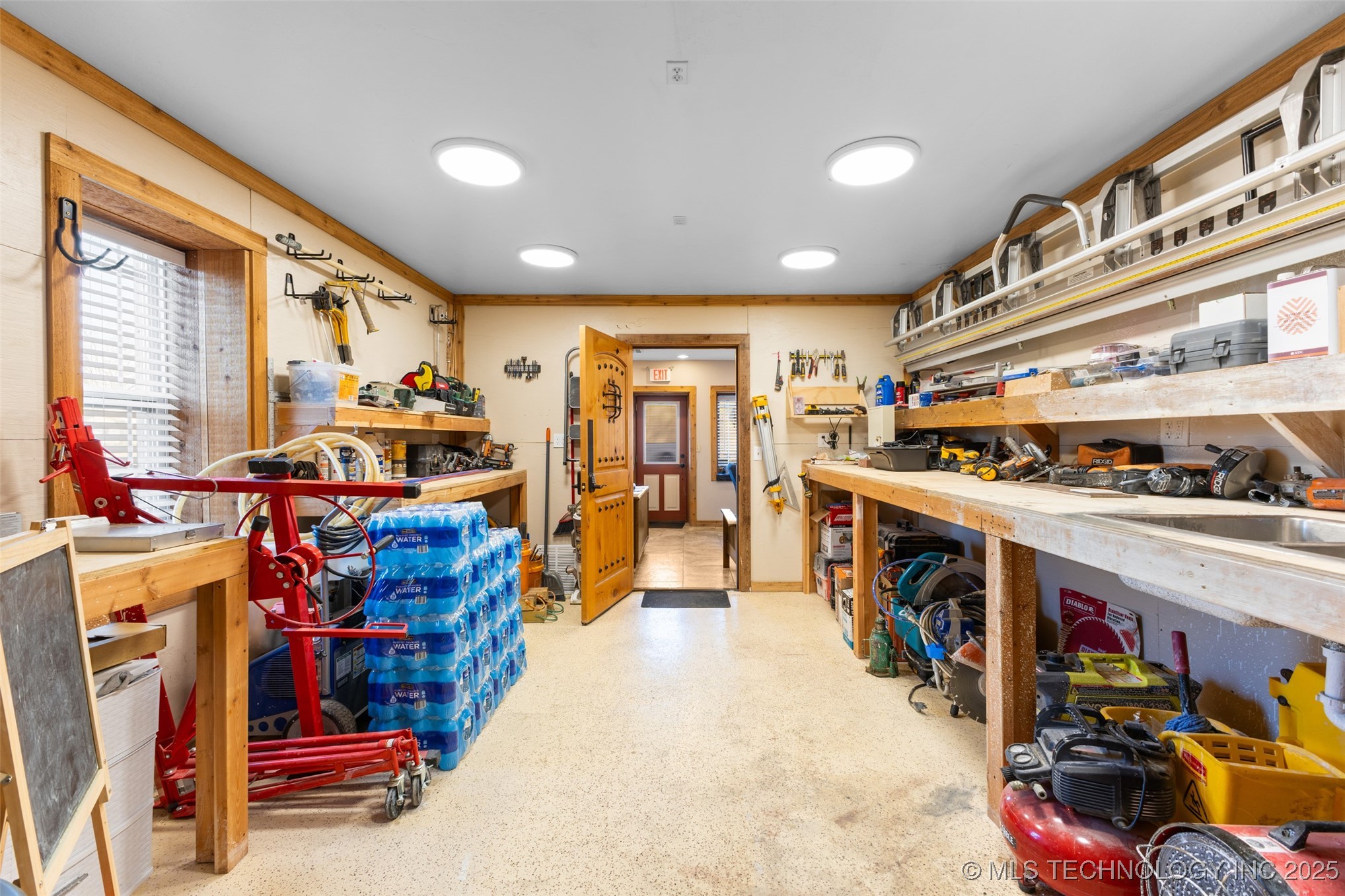 723 N Oak Property Photo 24