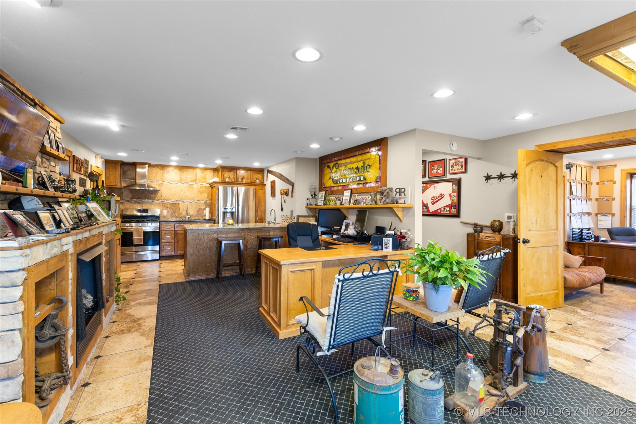 723 N Oak Property Photo 27