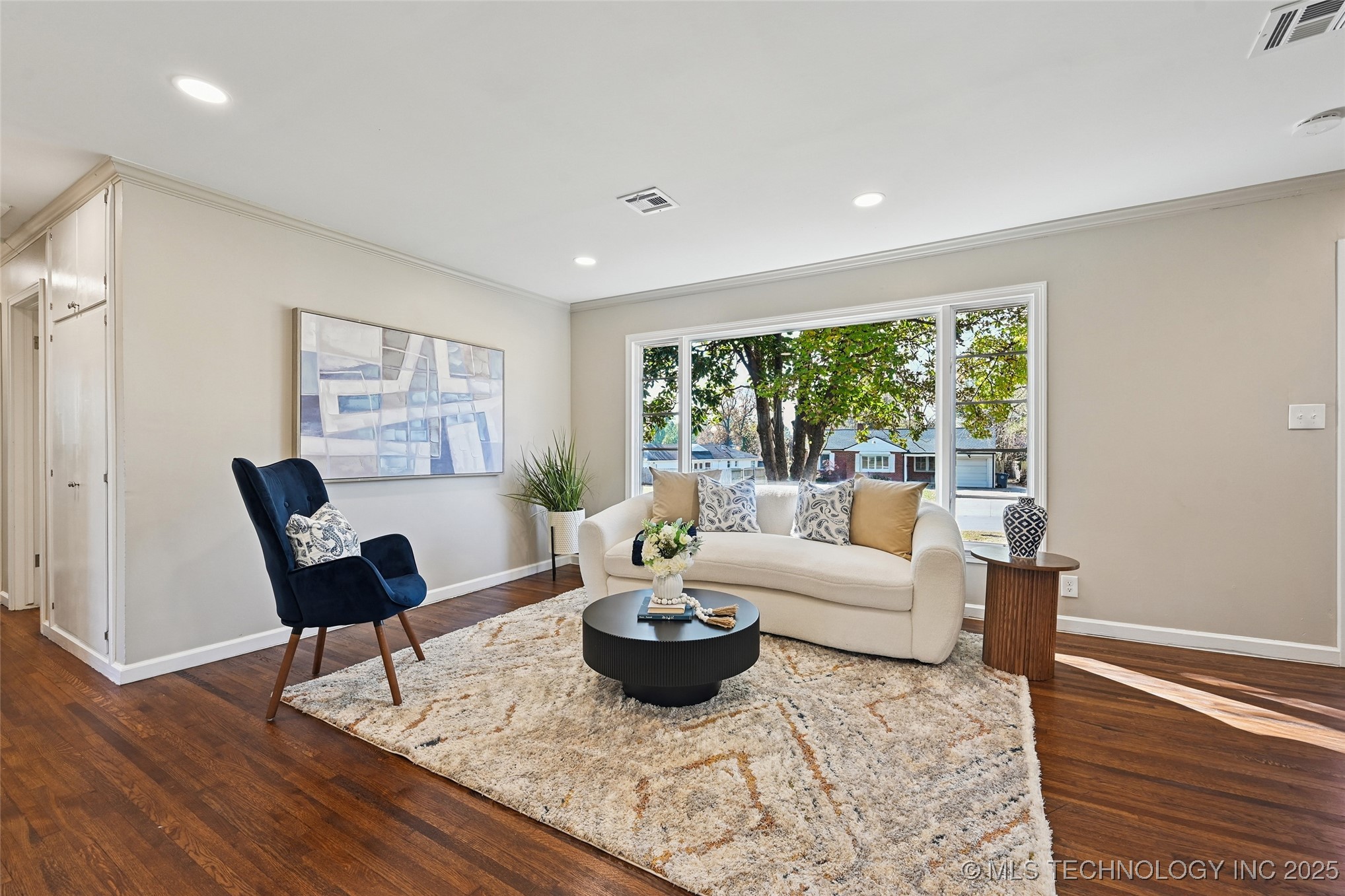 3185 E 26th Street Property Photo 6