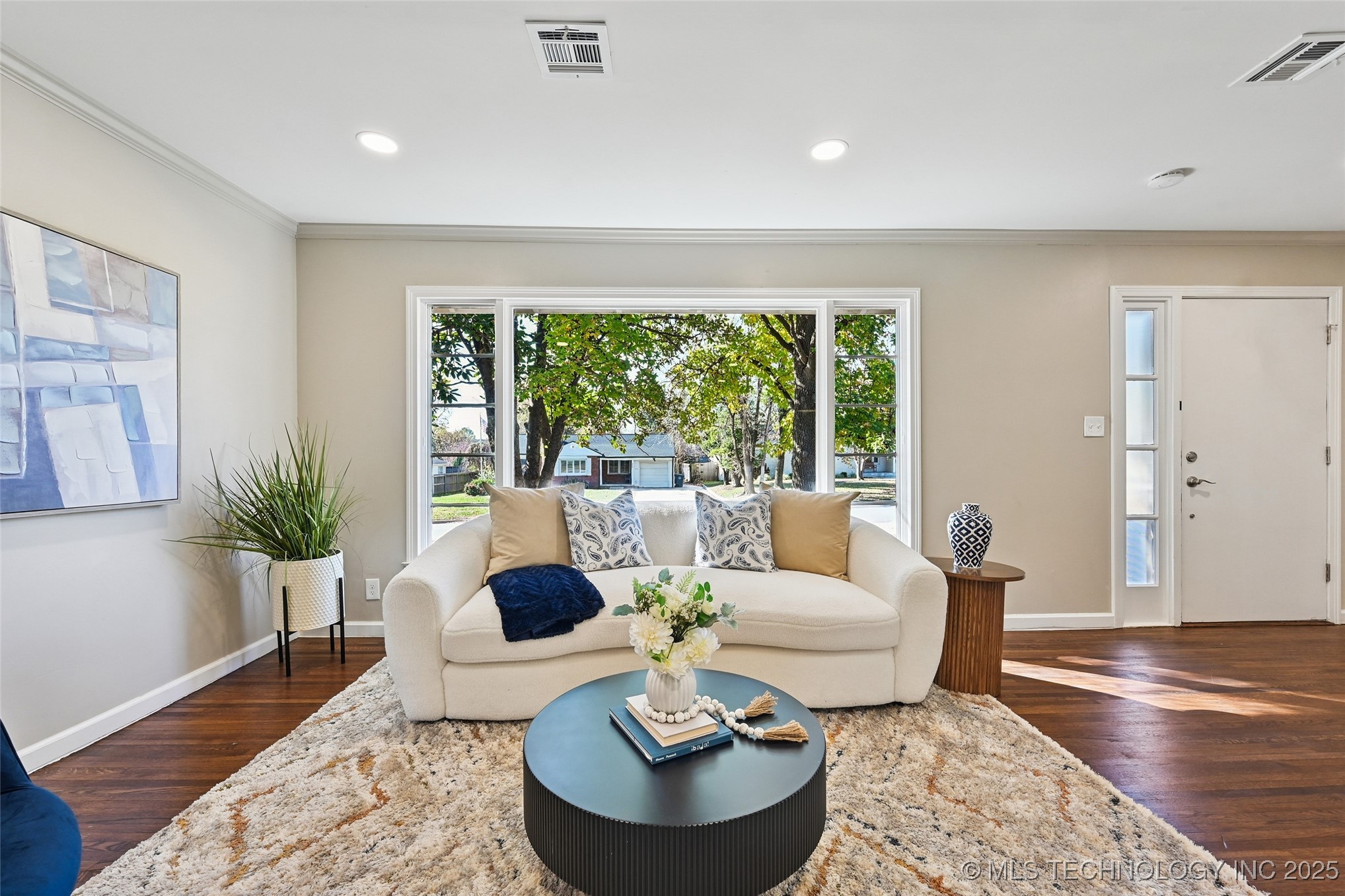 3185 E 26th Street Property Photo 7