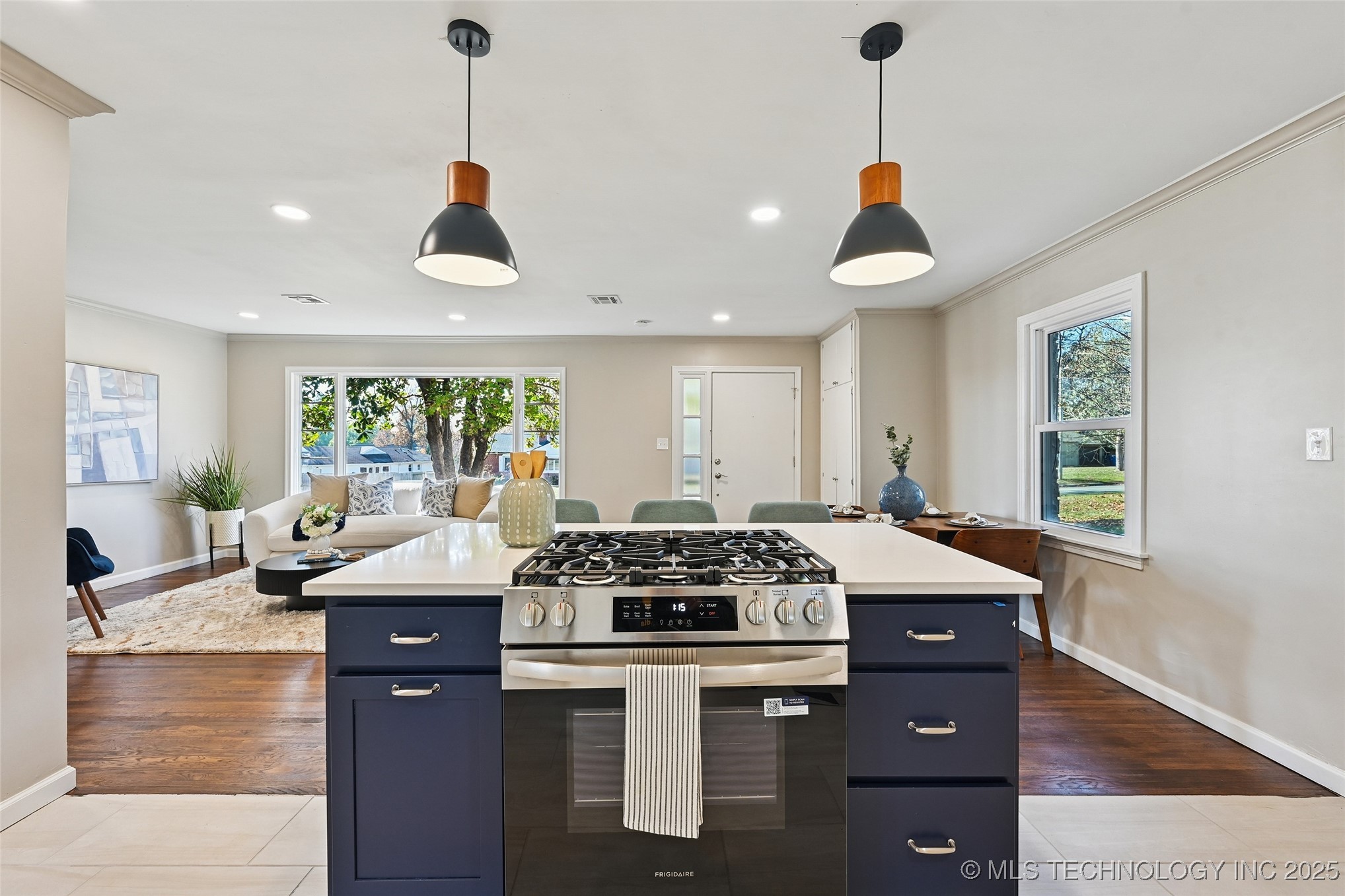 3185 E 26th Street Property Photo 9