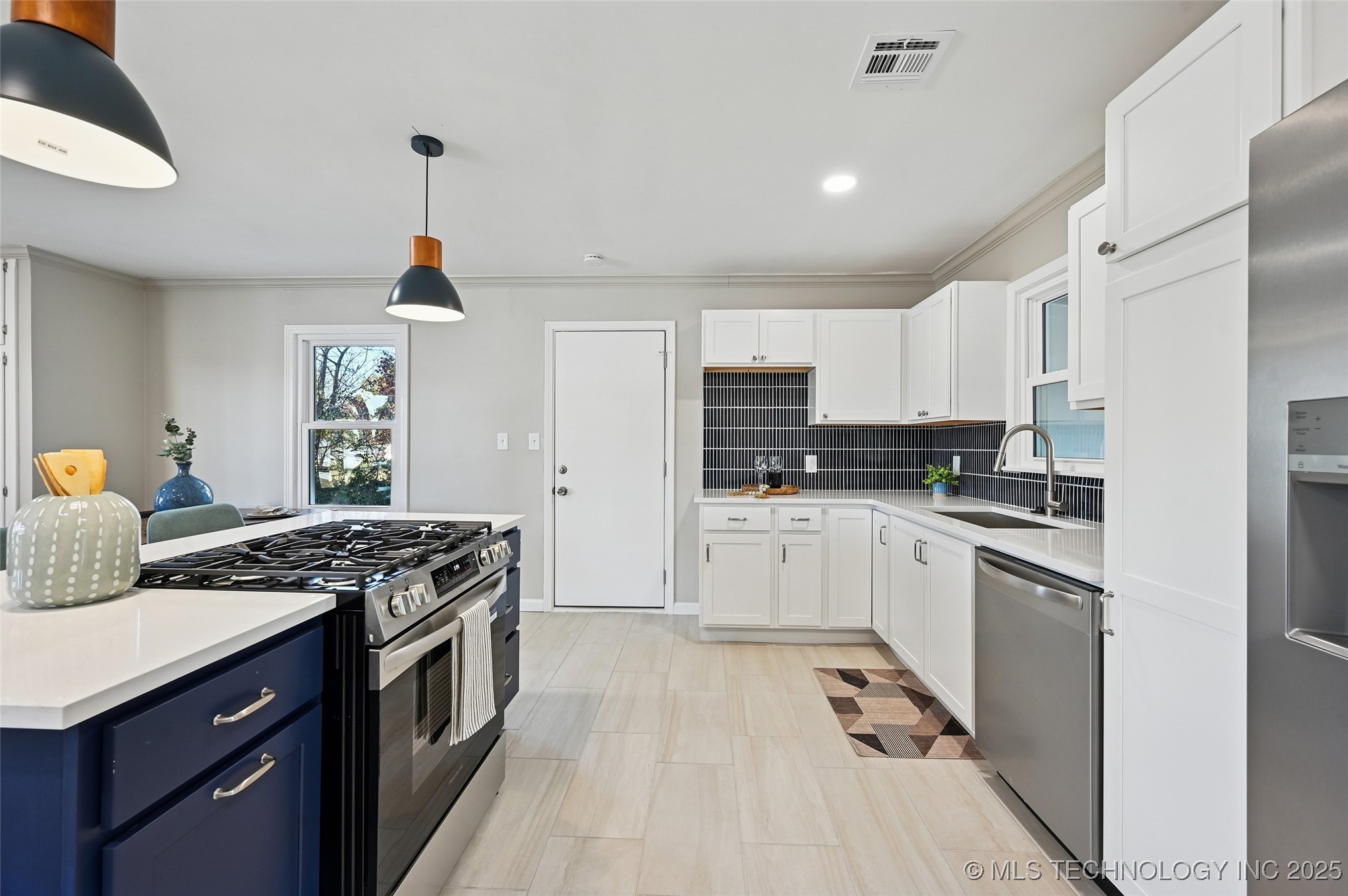 3185 E 26th Street Property Photo 11