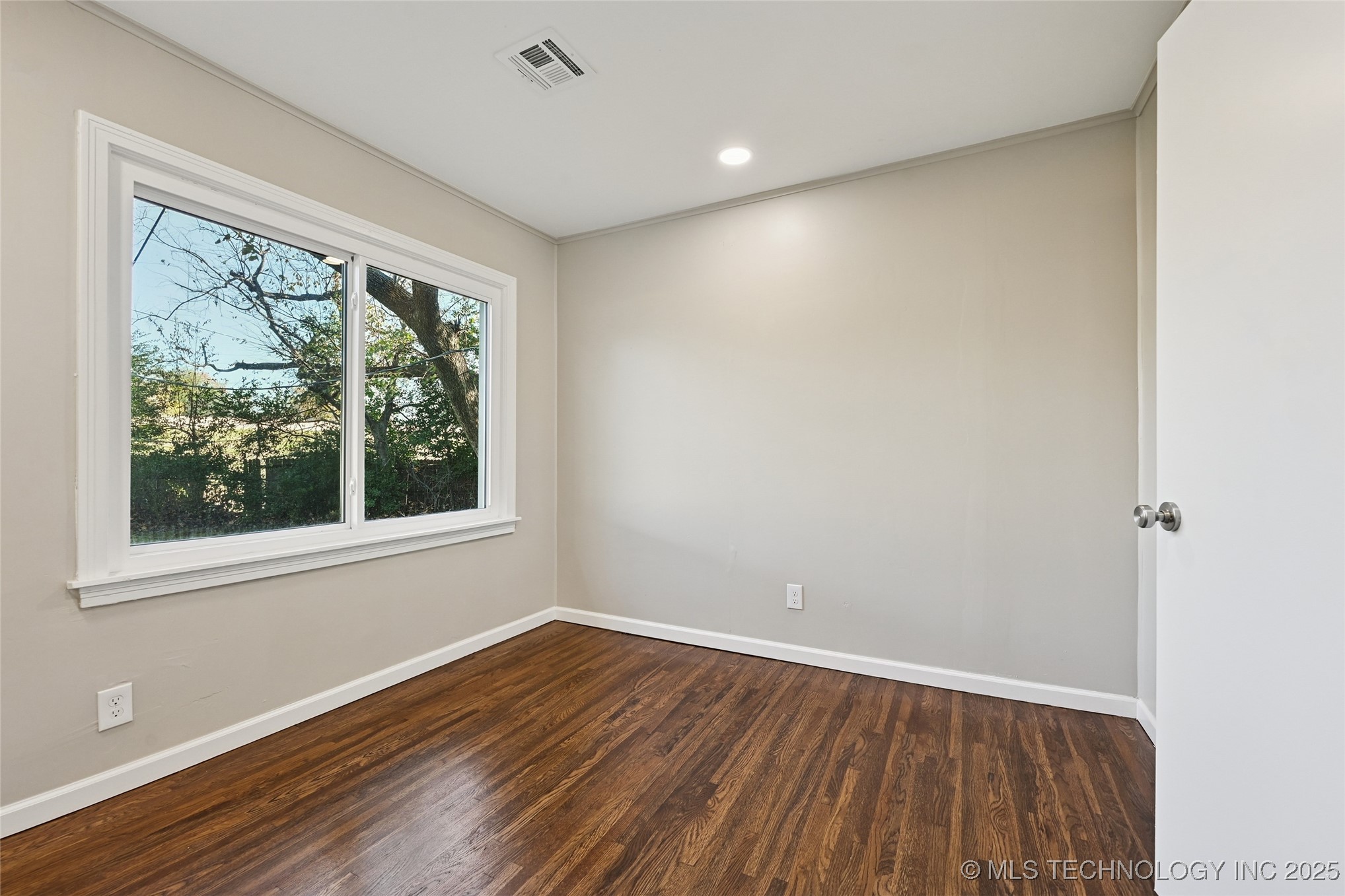 3185 E 26th Street Property Photo 27