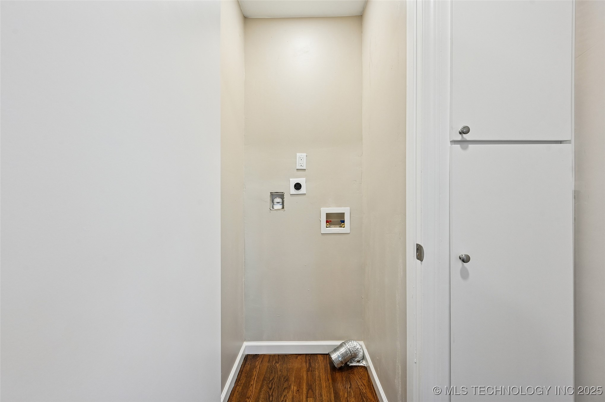 3185 E 26th Street Property Photo 32