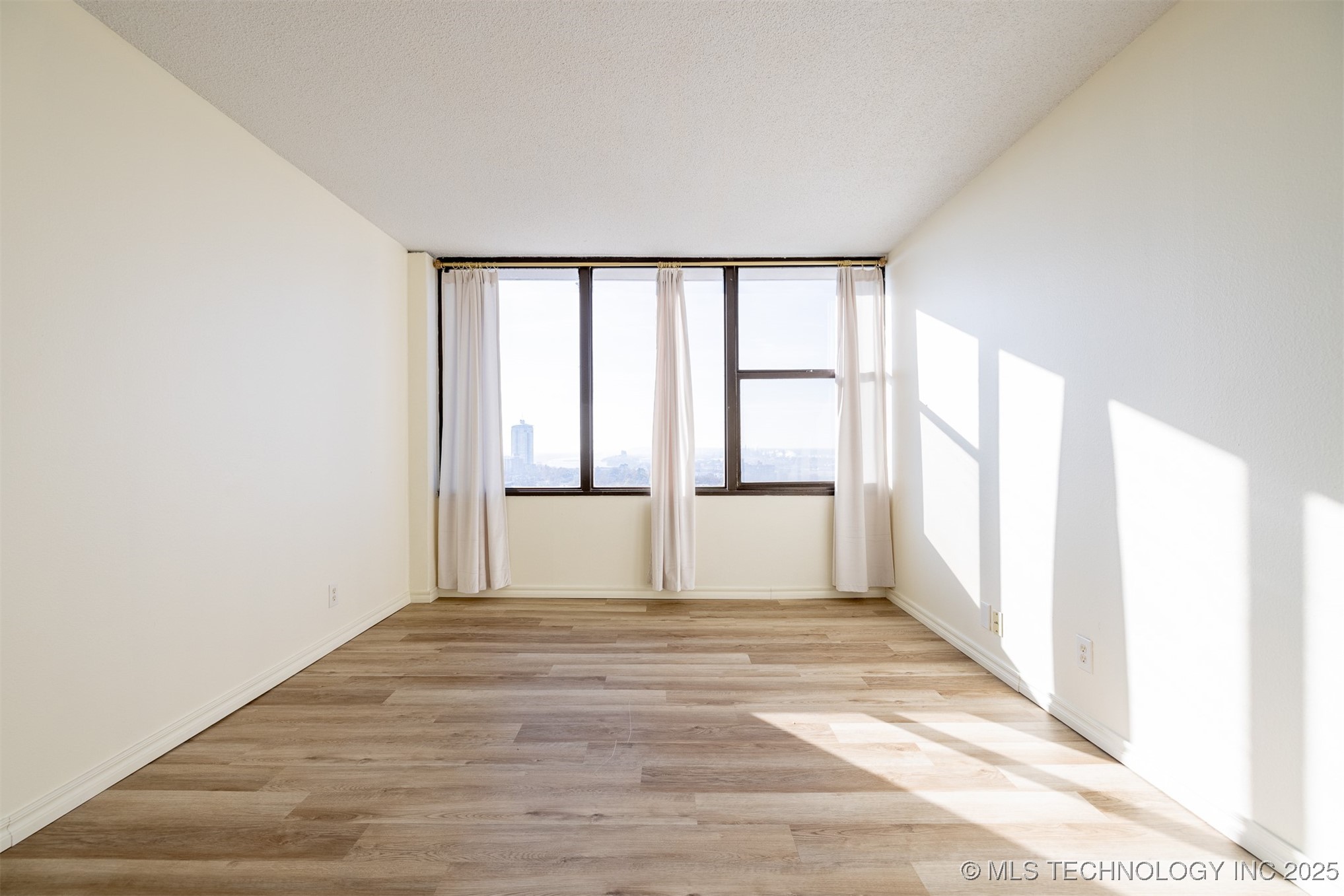 410 W 7th Street 1722 Property Photo 8