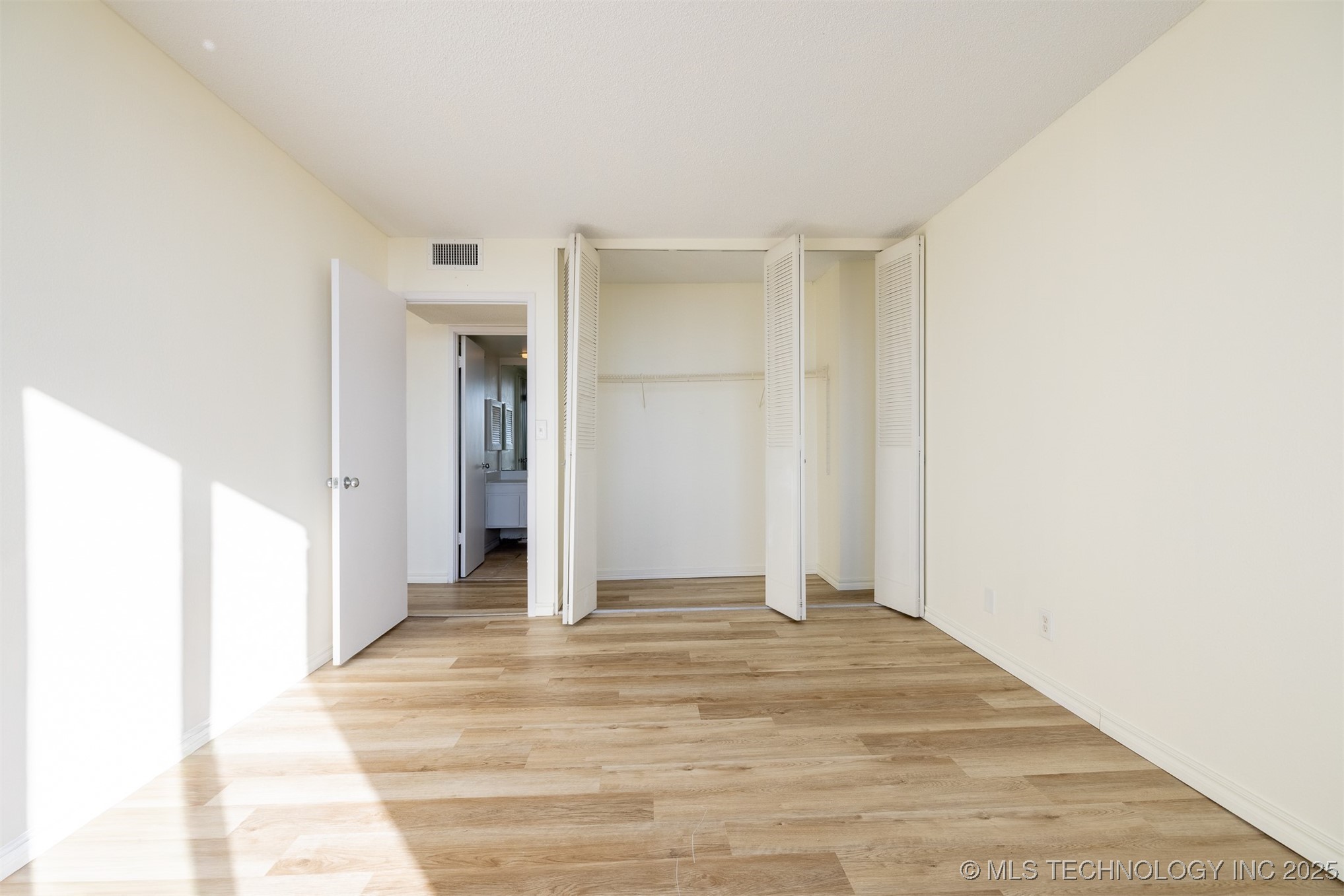 410 W 7th Street 1722 Property Photo 9