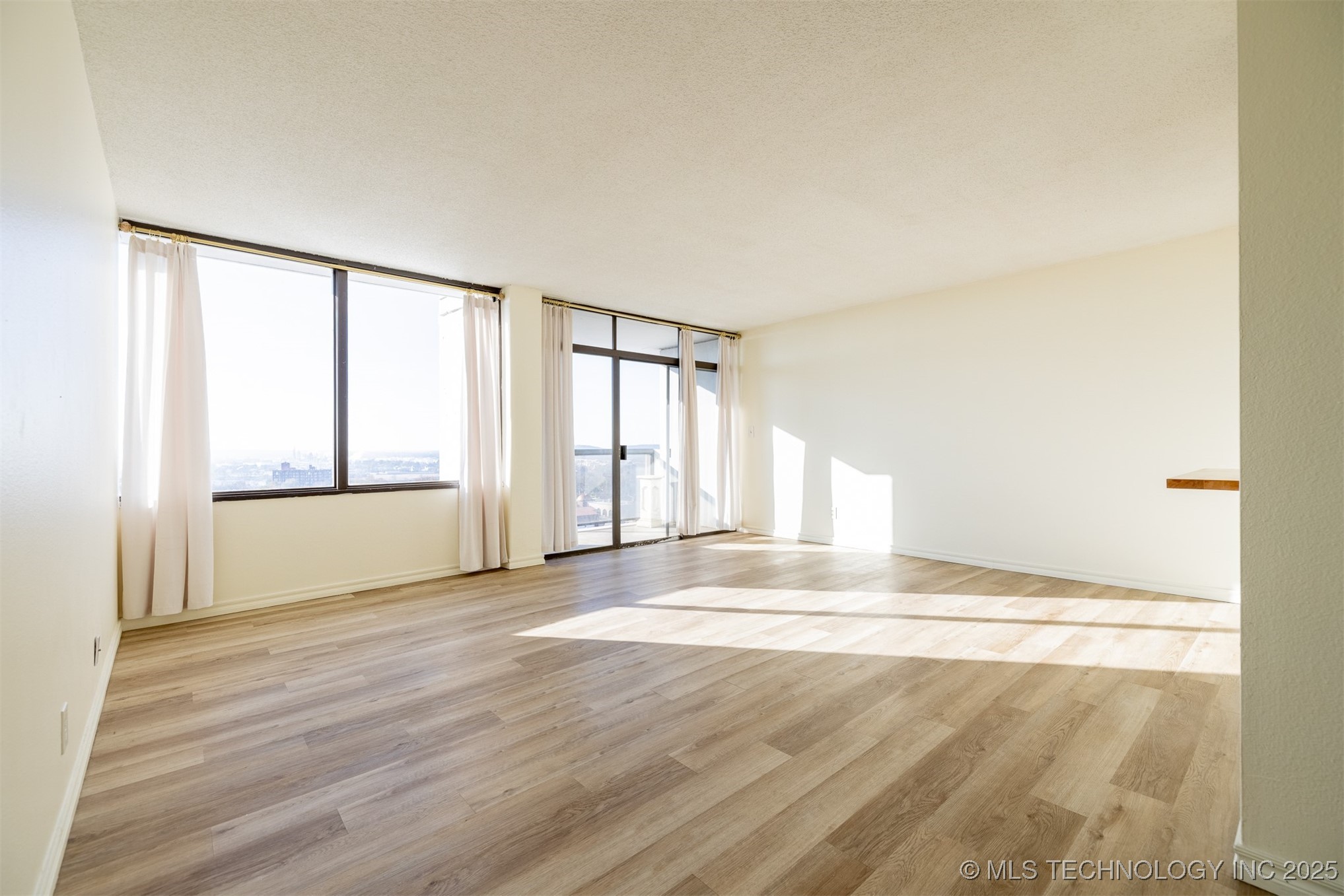 410 W 7th Street 1722 Property Photo 14