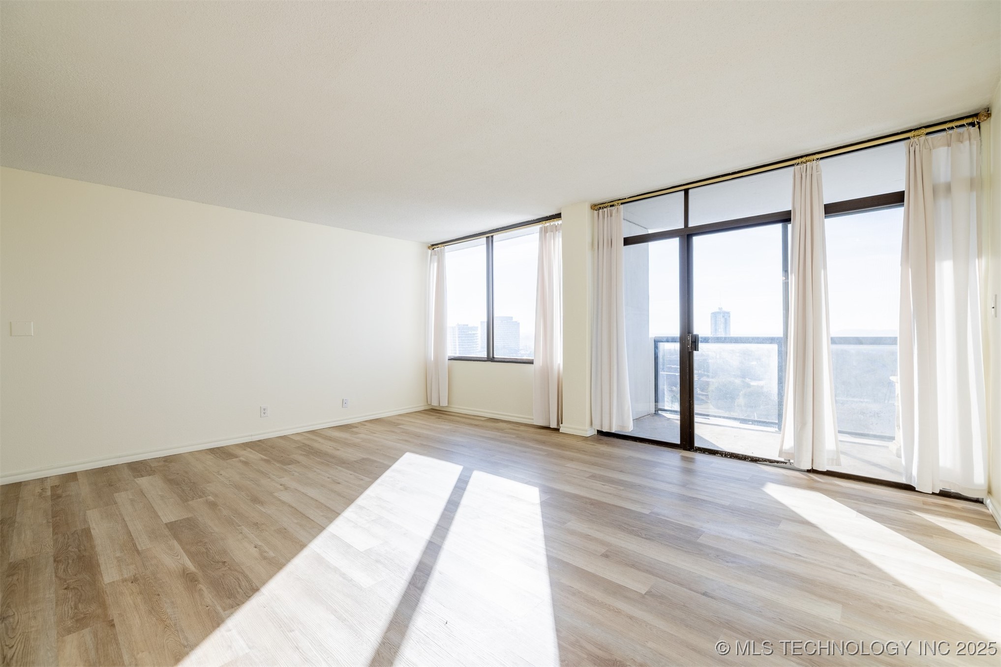 410 W 7th Street 1722 Property Photo 15