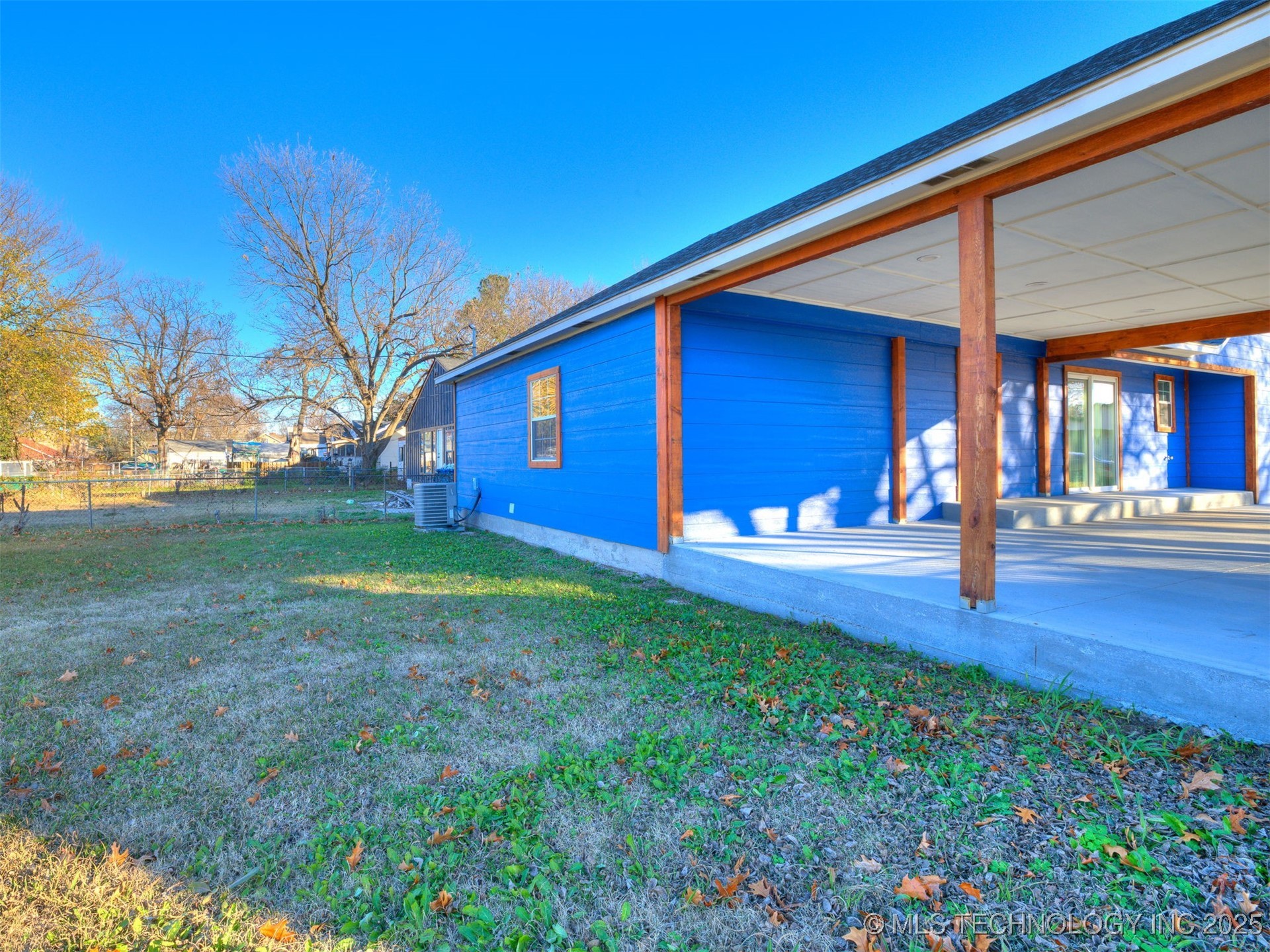 2303 W 40th Street Property Photo 2