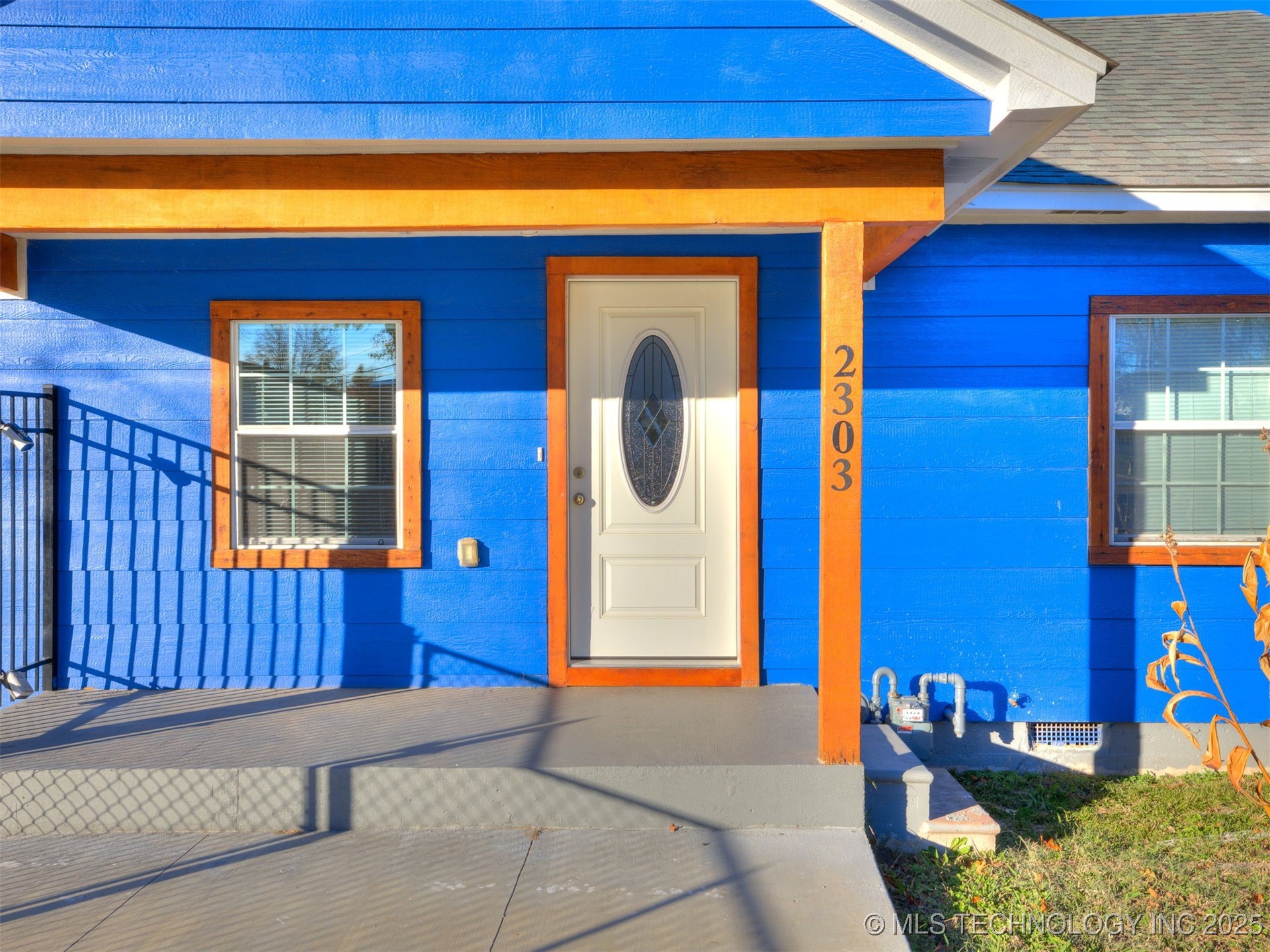 2303 W 40th Street Property Photo 5