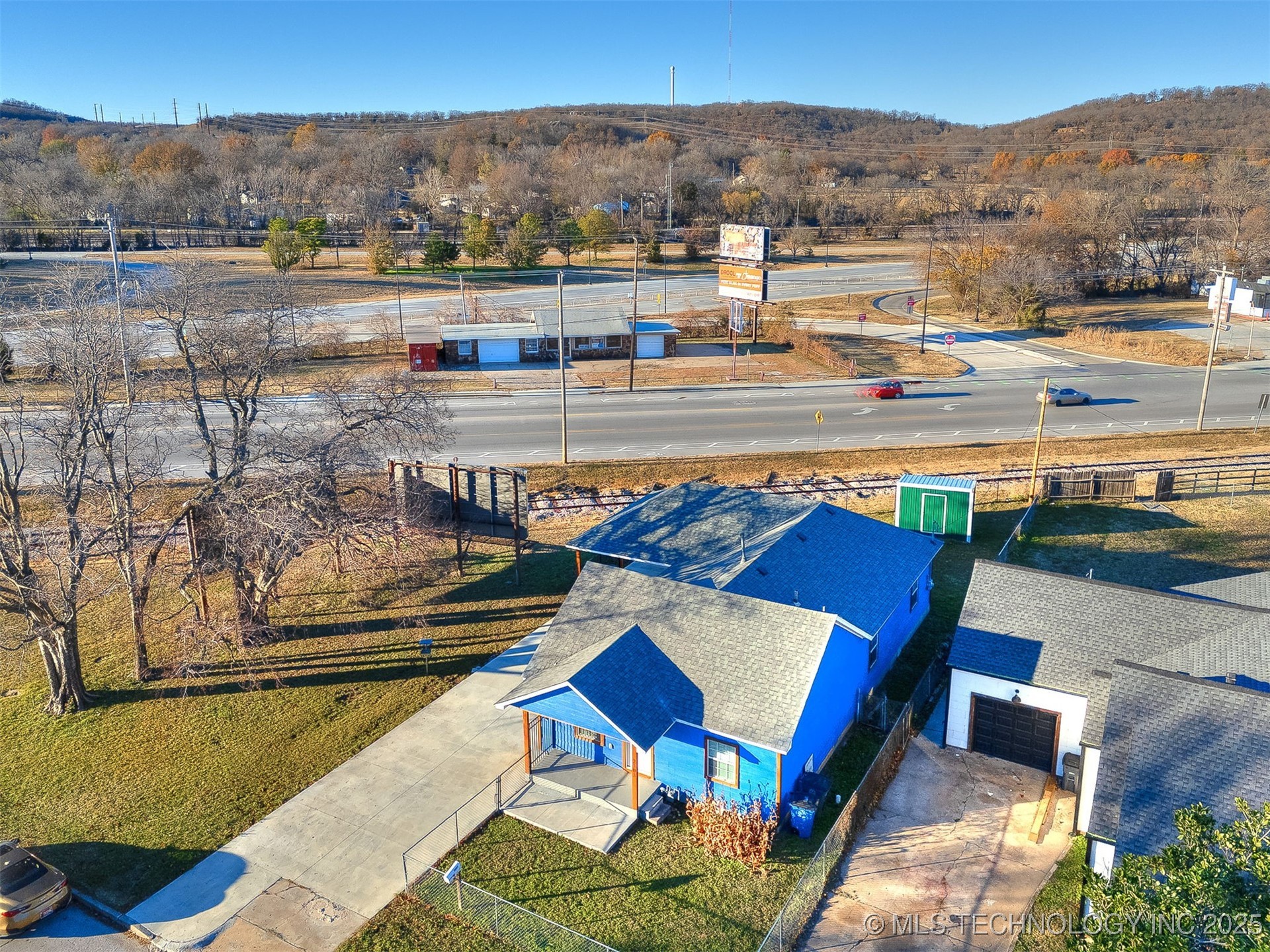 2303 W 40th Street Property Photo 9