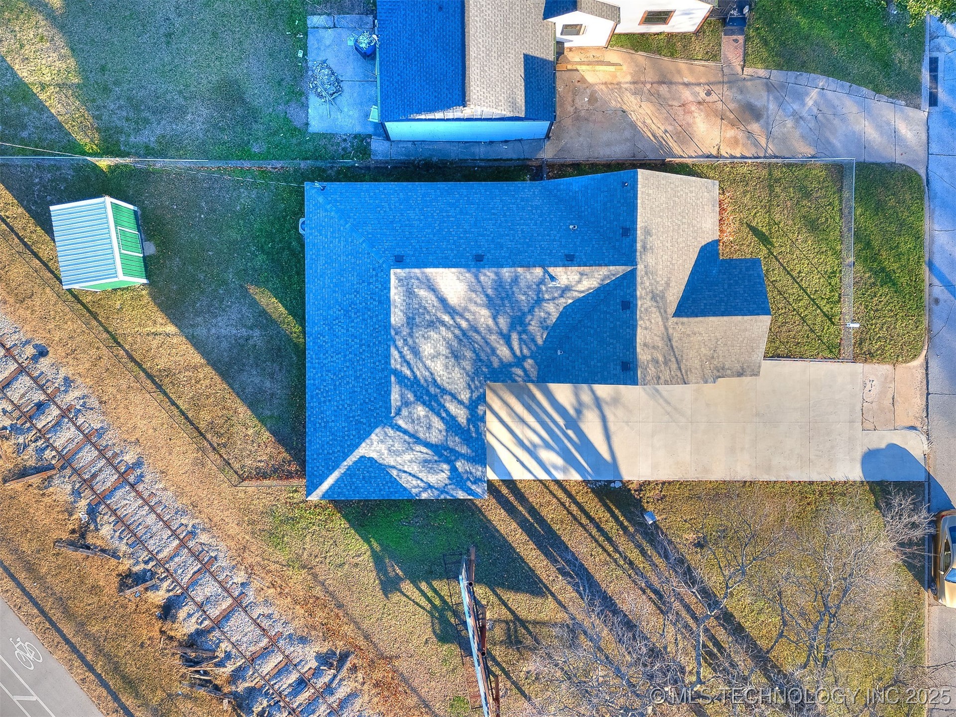 2303 W 40th Street Property Photo 12