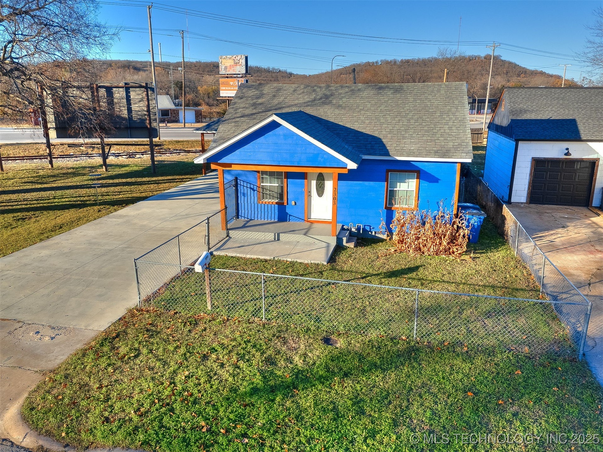 2303 W 40th Street Property Photo 13