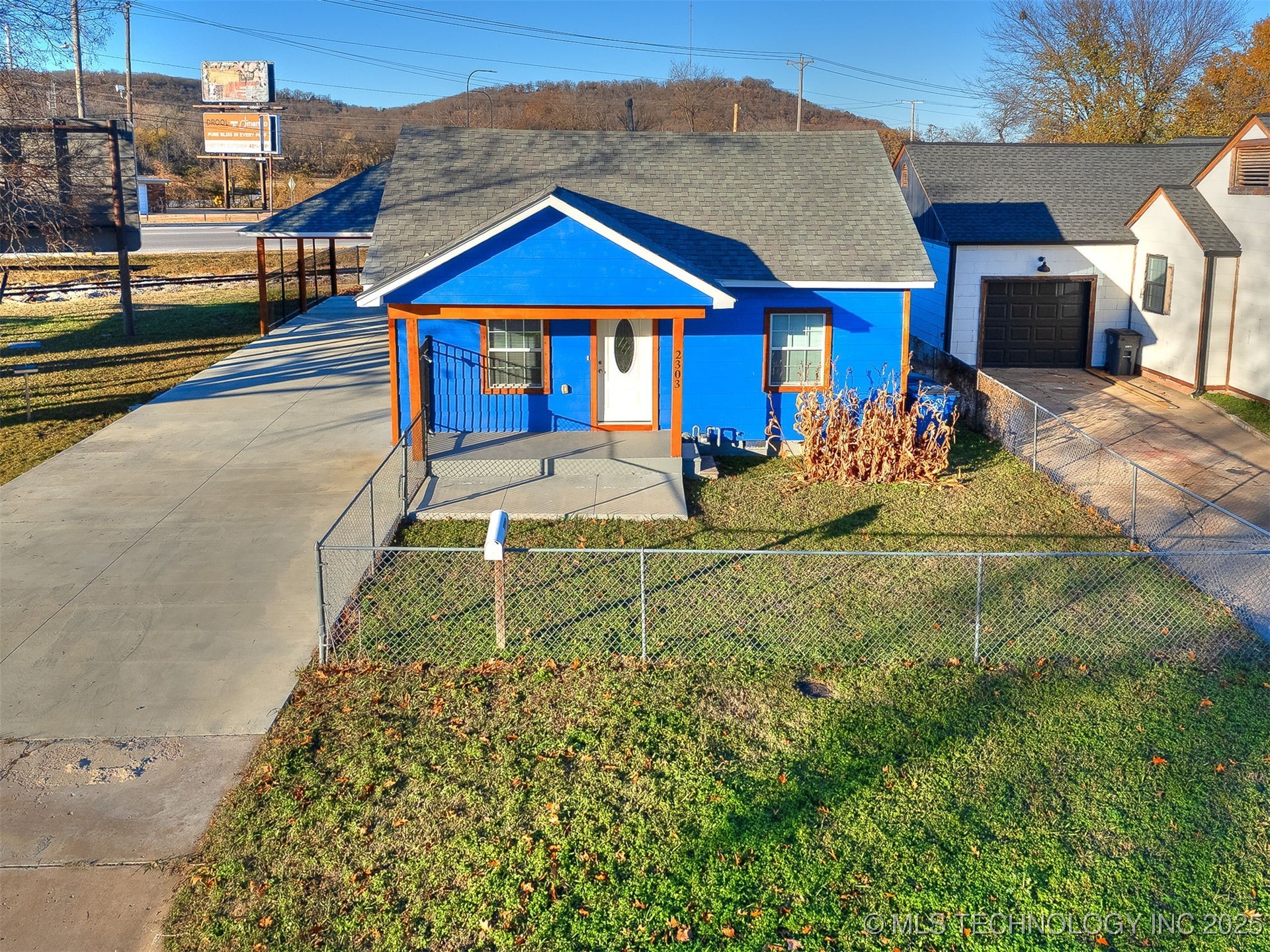 2303 W 40th Street Property Photo 14