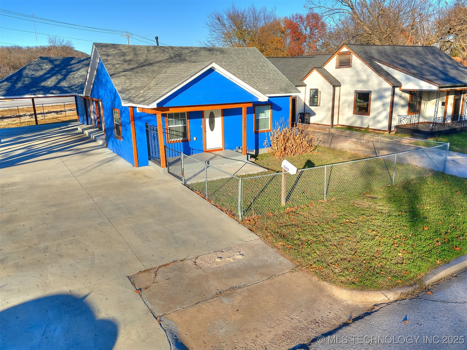 2303 W 40th Street Property Photo 15