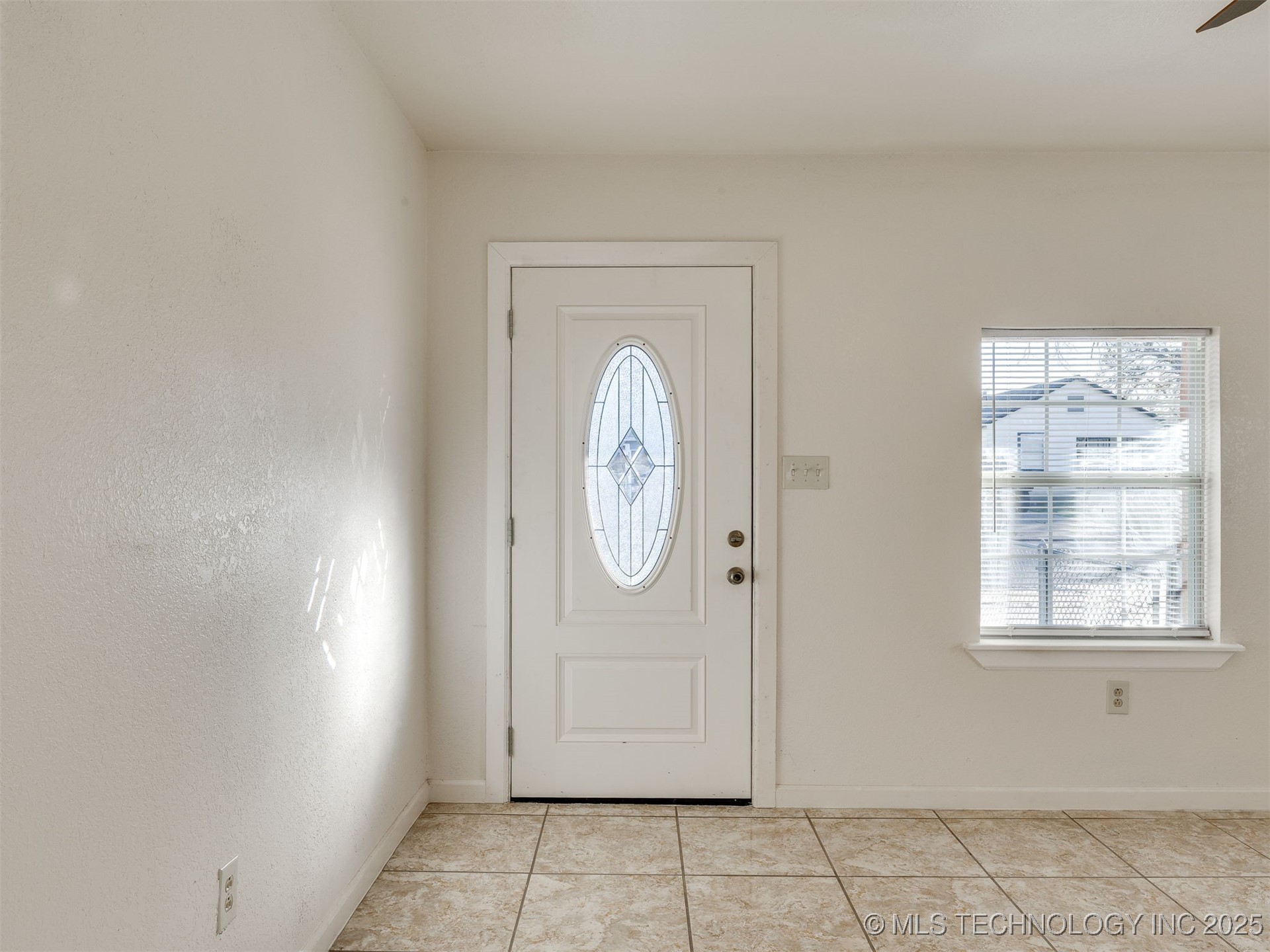 2303 W 40th Street Property Photo 16