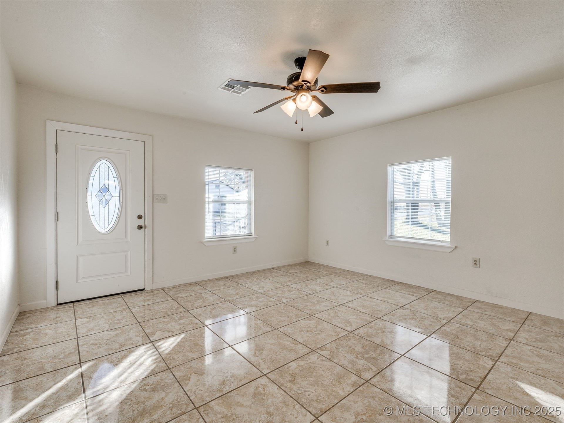 2303 W 40th Street Property Photo 17