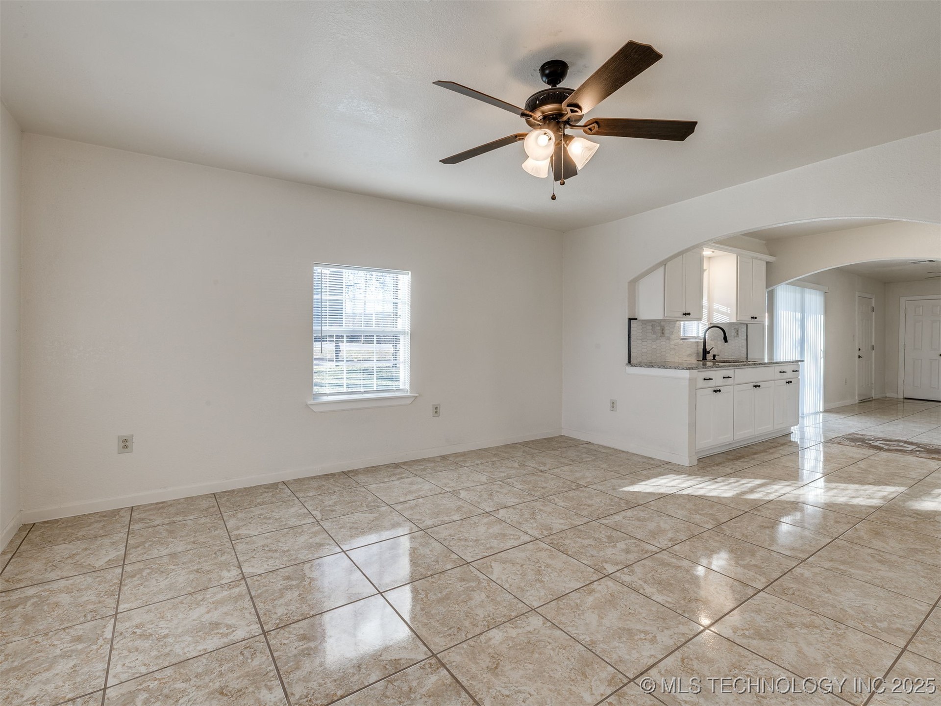 2303 W 40th Street Property Photo 18