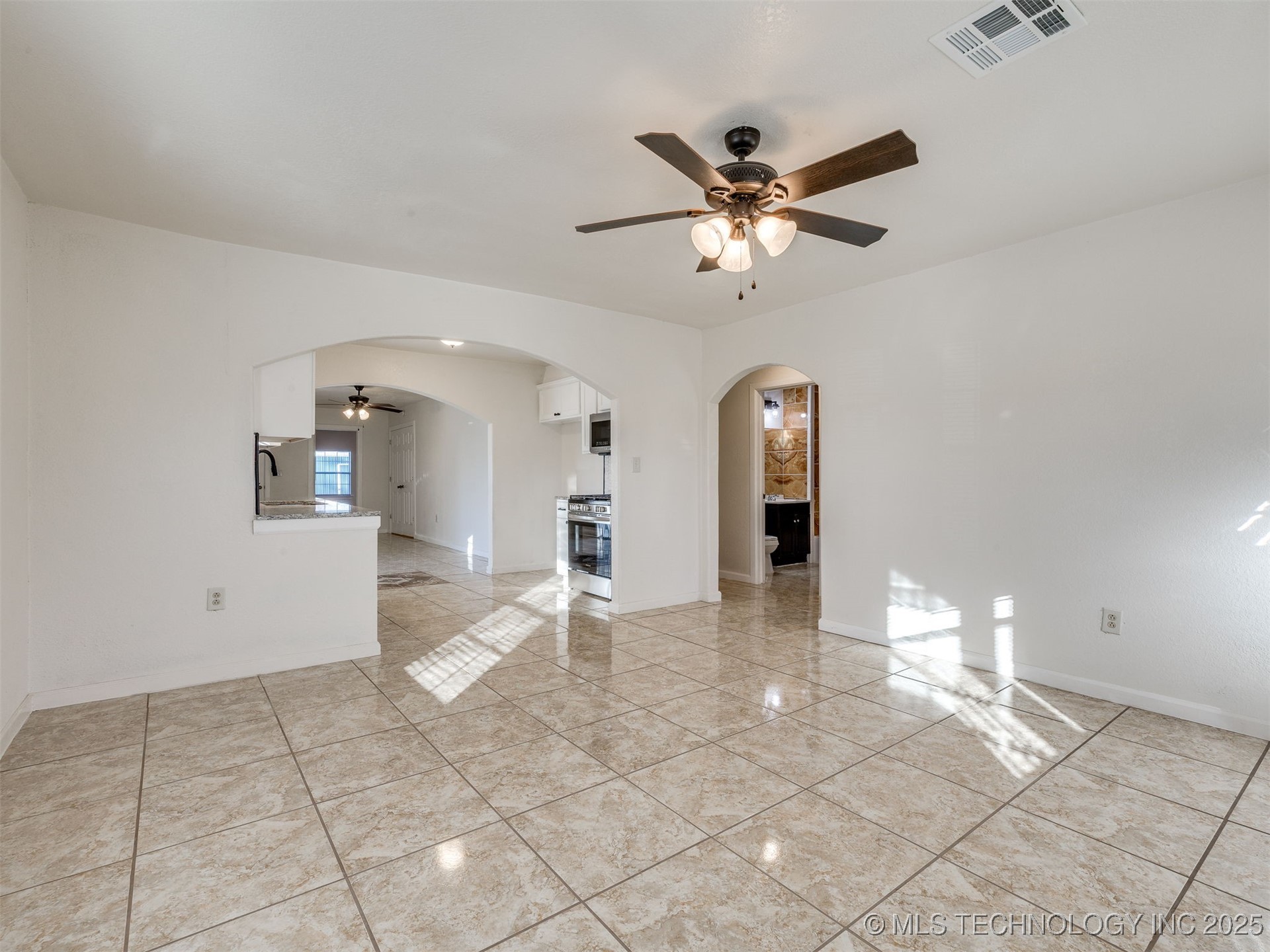 2303 W 40th Street Property Photo 19