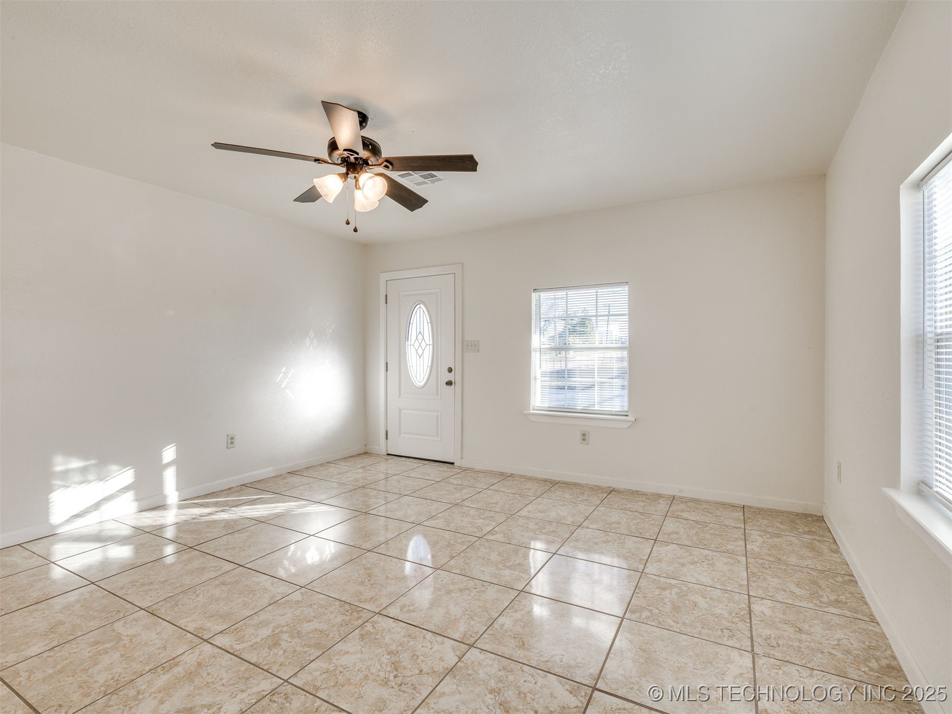 2303 W 40th Street Property Photo 20