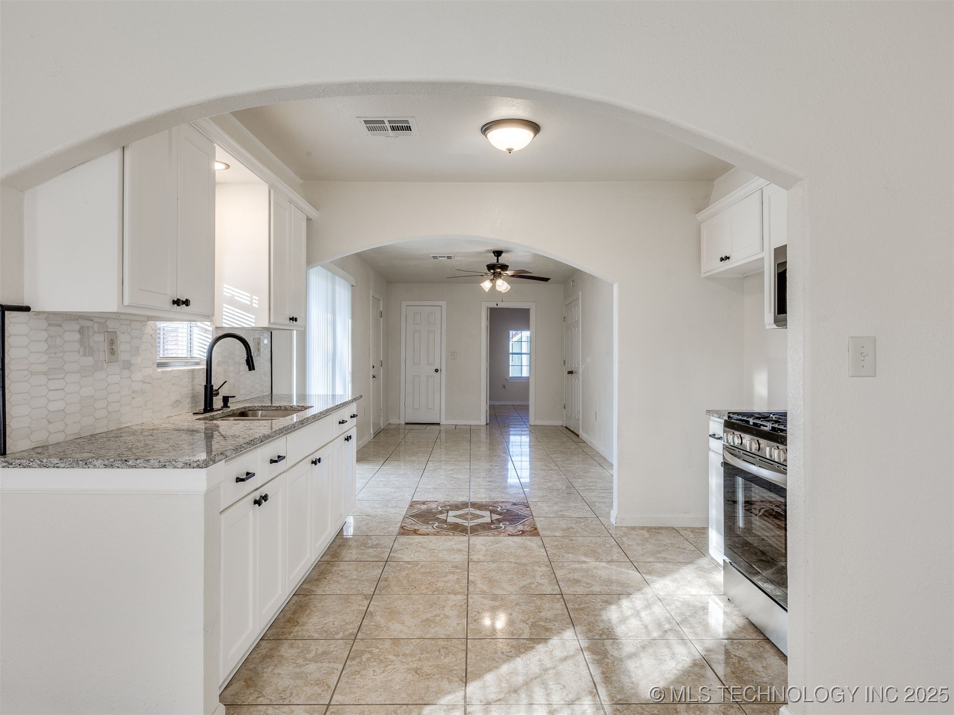 2303 W 40th Street Property Photo 21