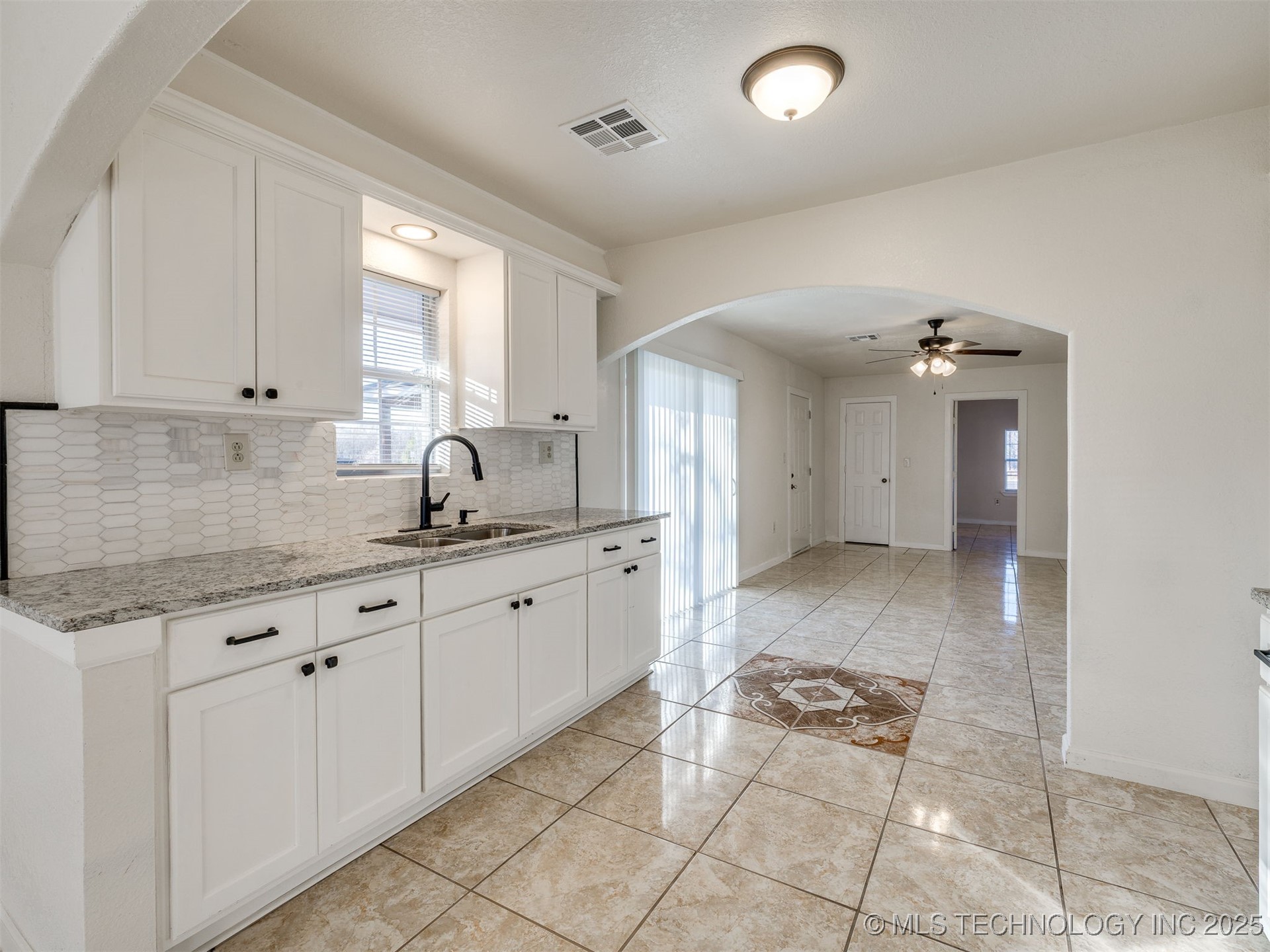 2303 W 40th Street Property Photo 22