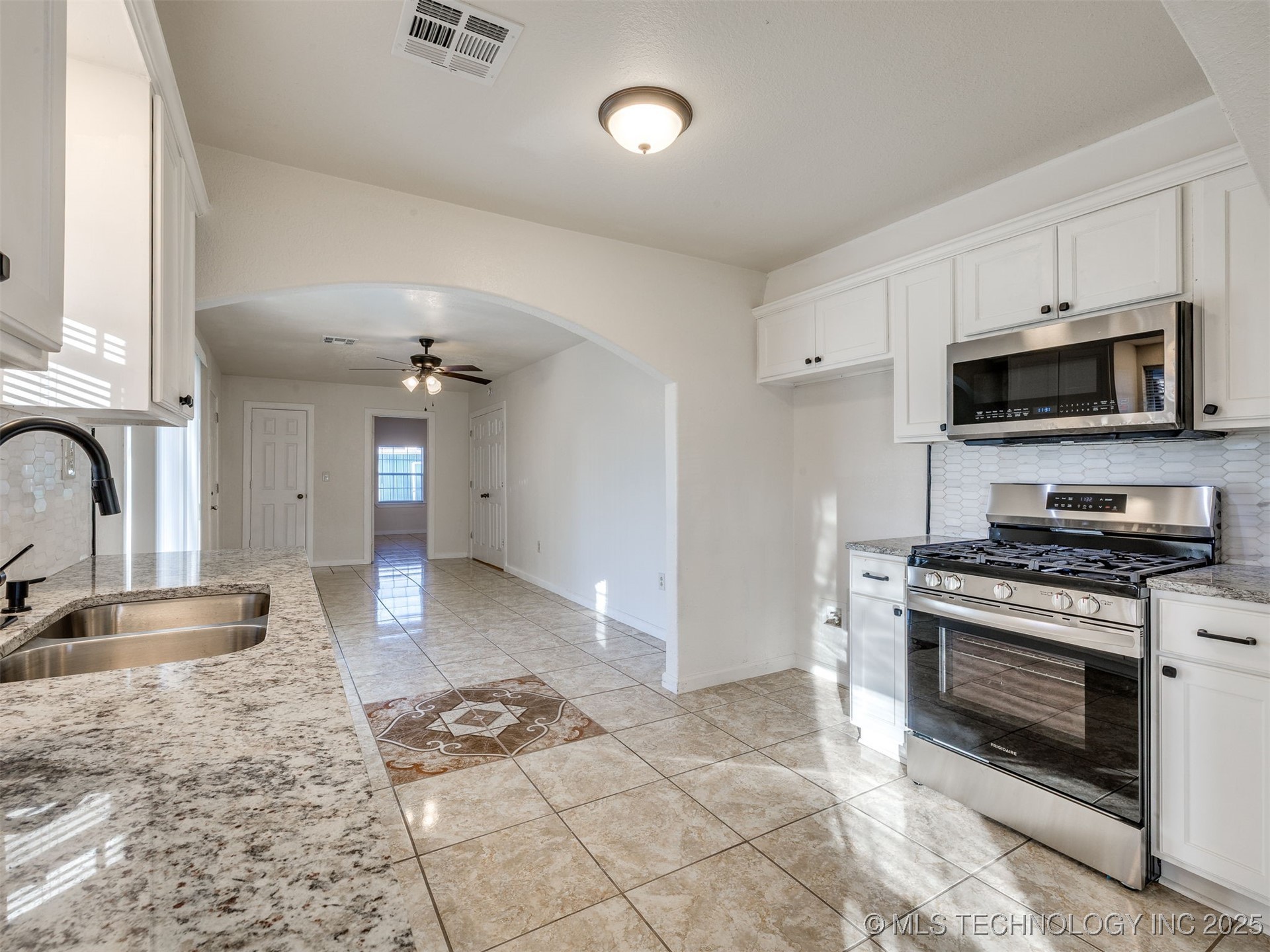 2303 W 40th Street Property Photo 23