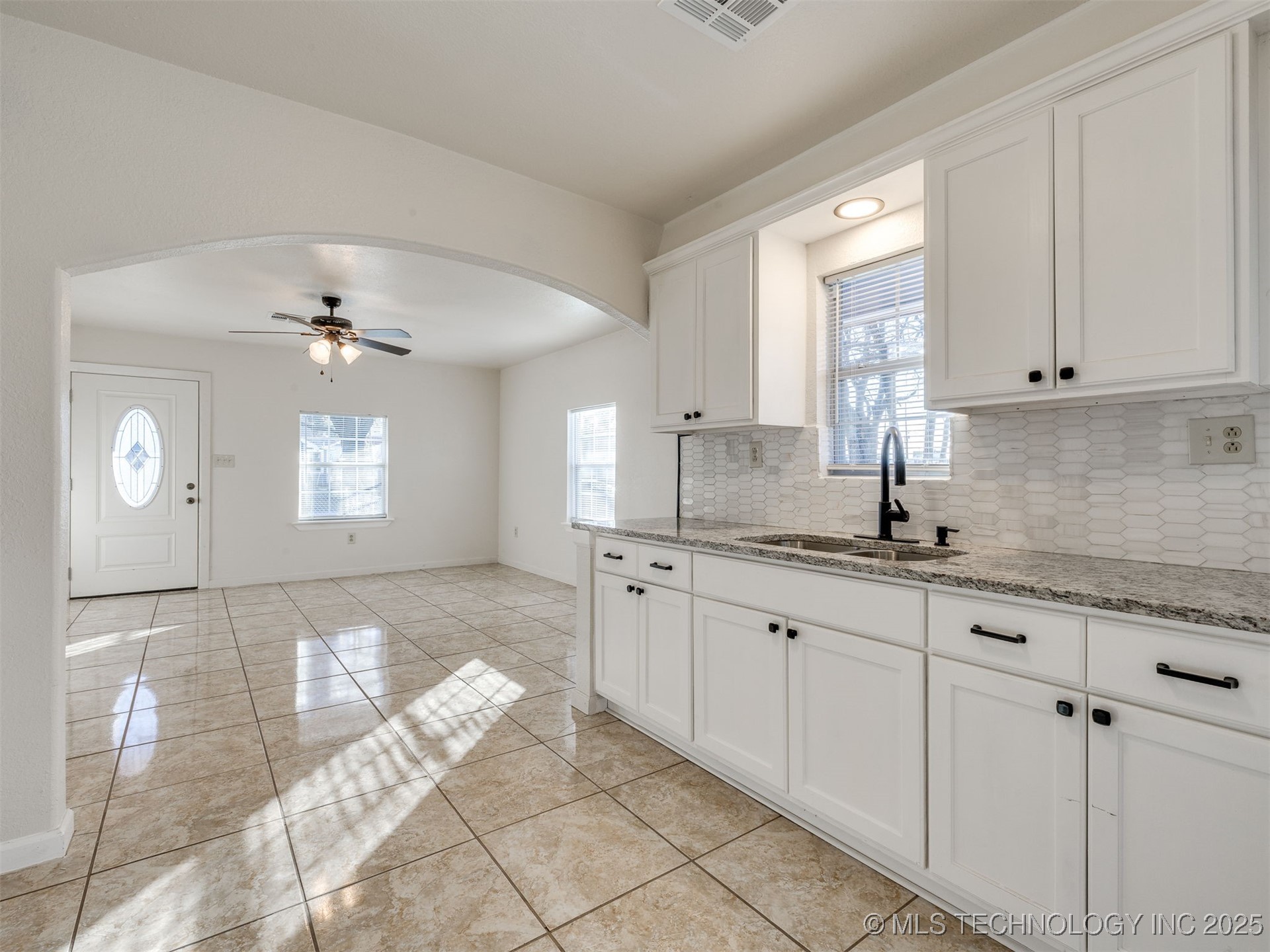 2303 W 40th Street Property Photo 26