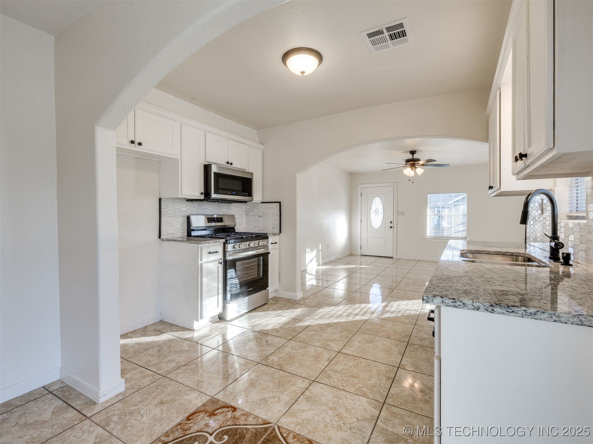 2303 W 40th Street Property Photo 28