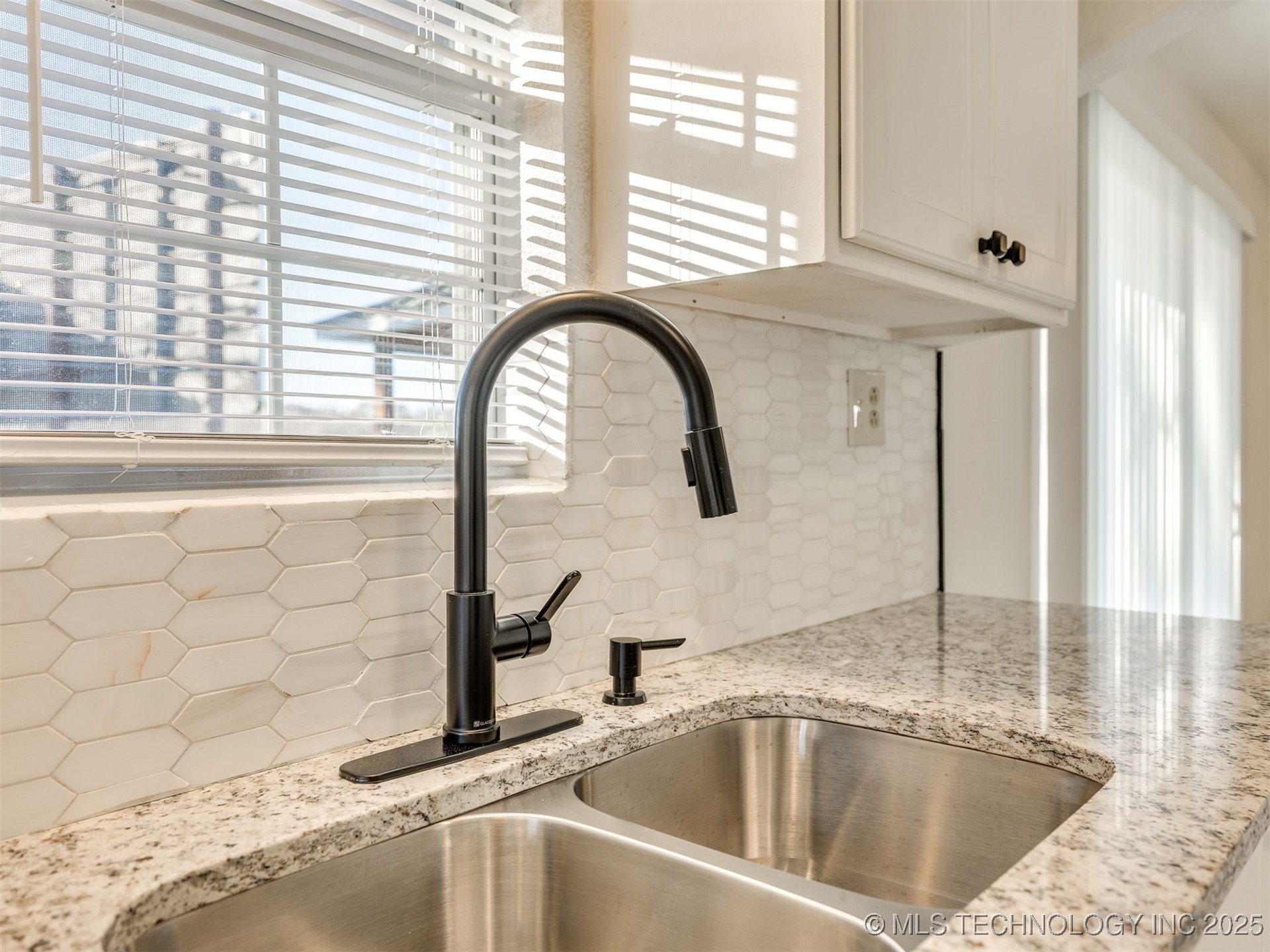 2303 W 40th Street Property Photo 30