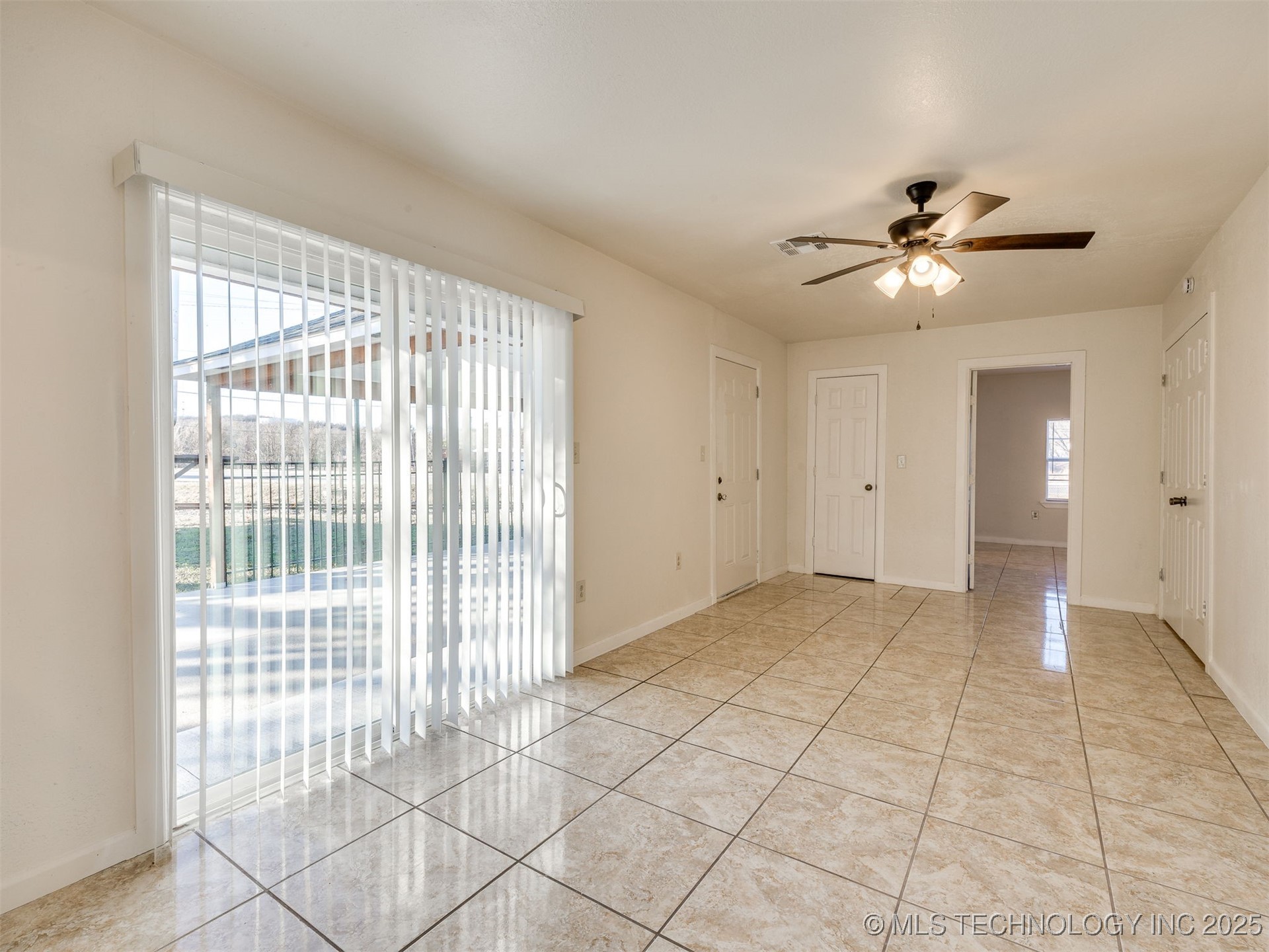 2303 W 40th Street Property Photo 32