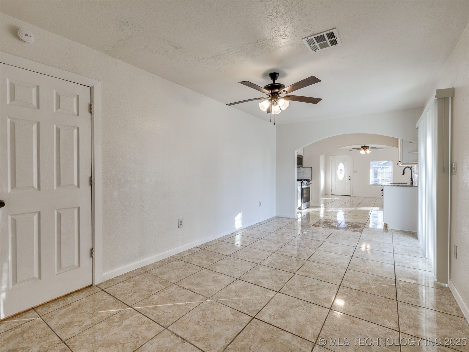 2303 W 40th Street Property Photo 33