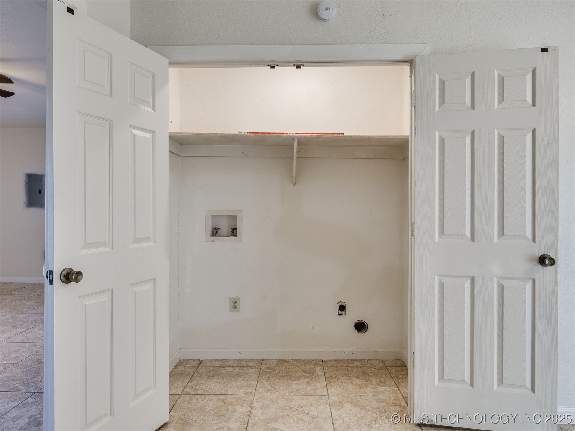 2303 W 40th Street Property Photo 34