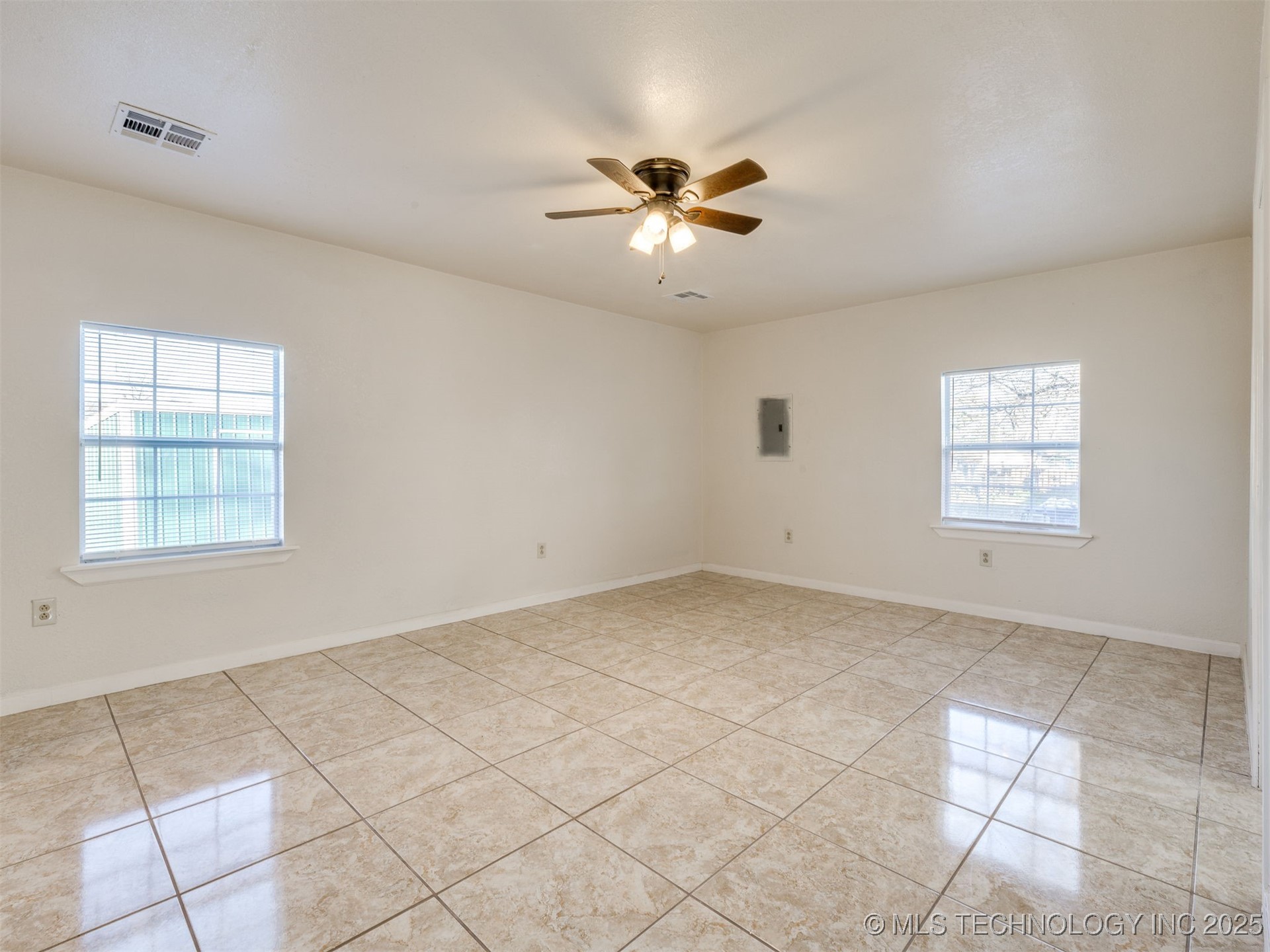 2303 W 40th Street Property Photo 36