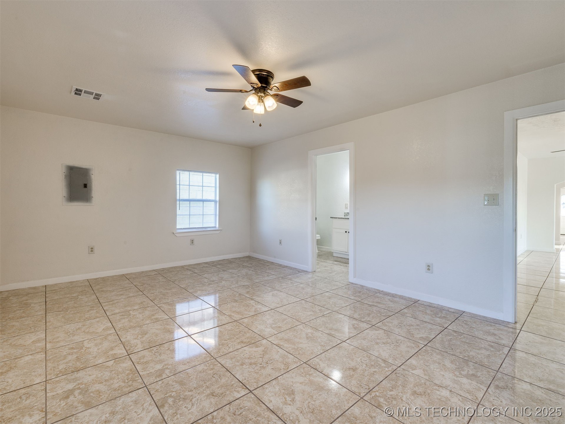 2303 W 40th Street Property Photo 37