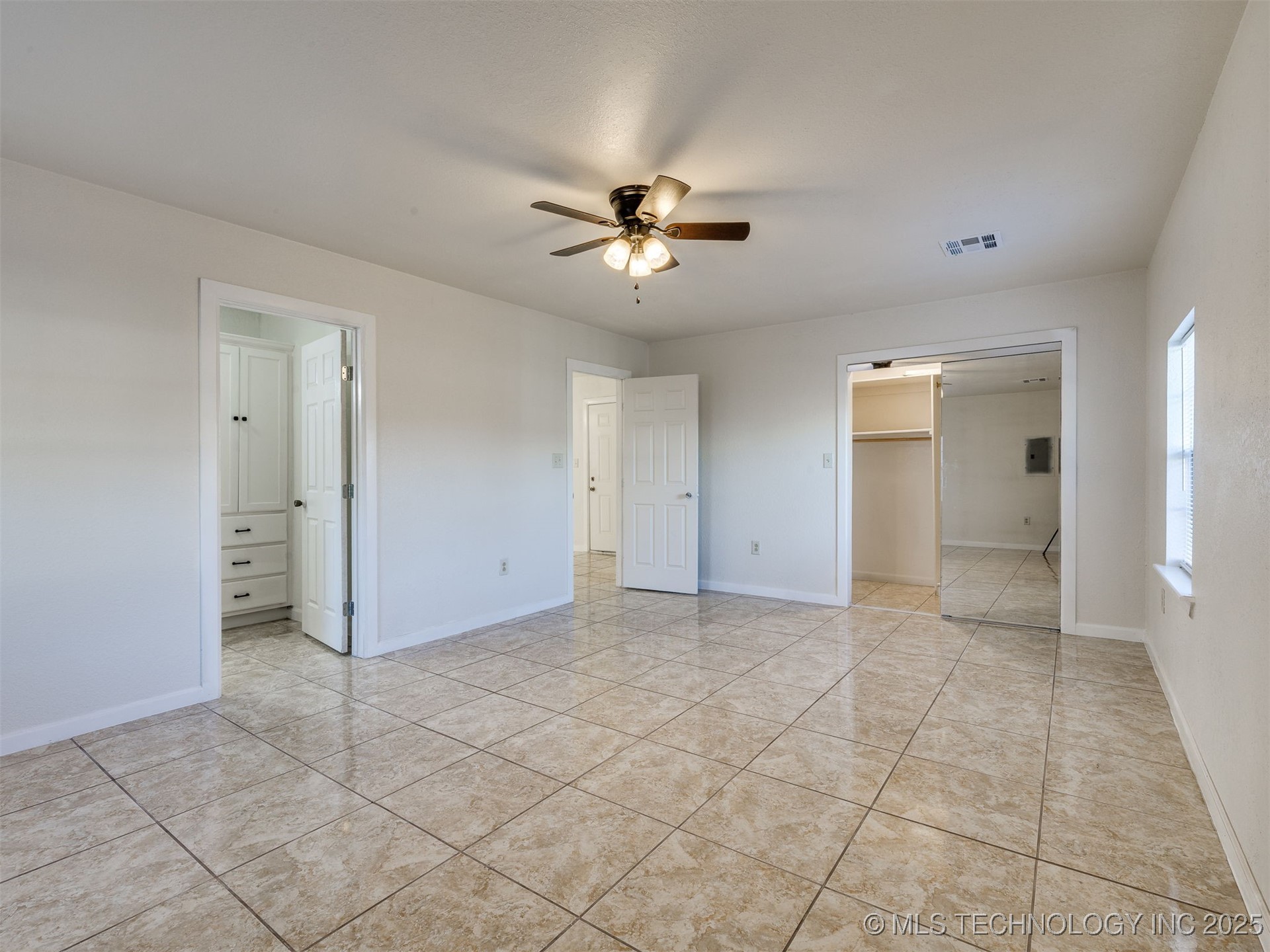 2303 W 40th Street Property Photo 38