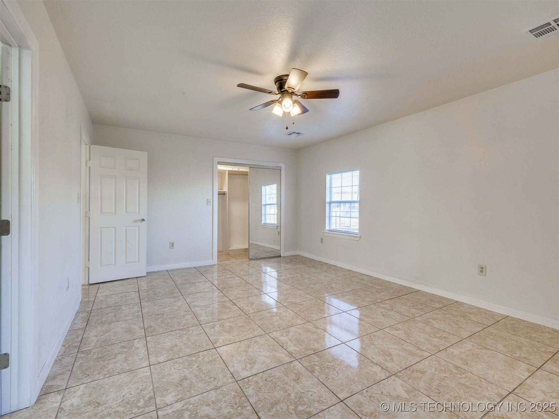 2303 W 40th Street Property Photo 39