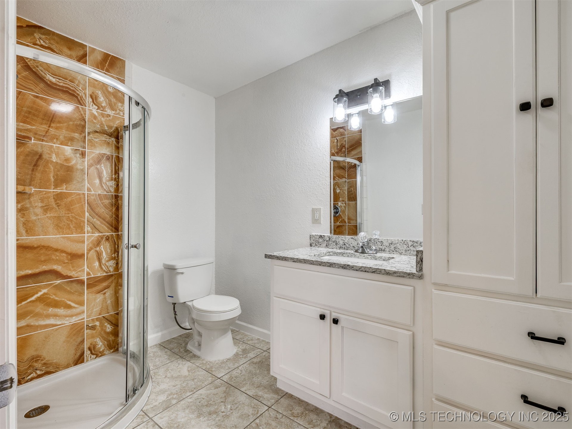 2303 W 40th Street Property Photo 40