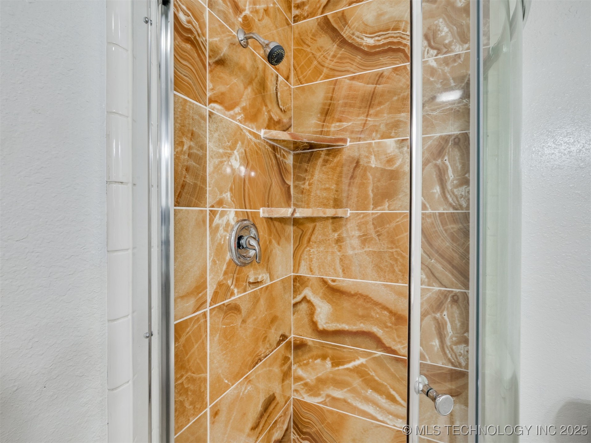 2303 W 40th Street Property Photo 42