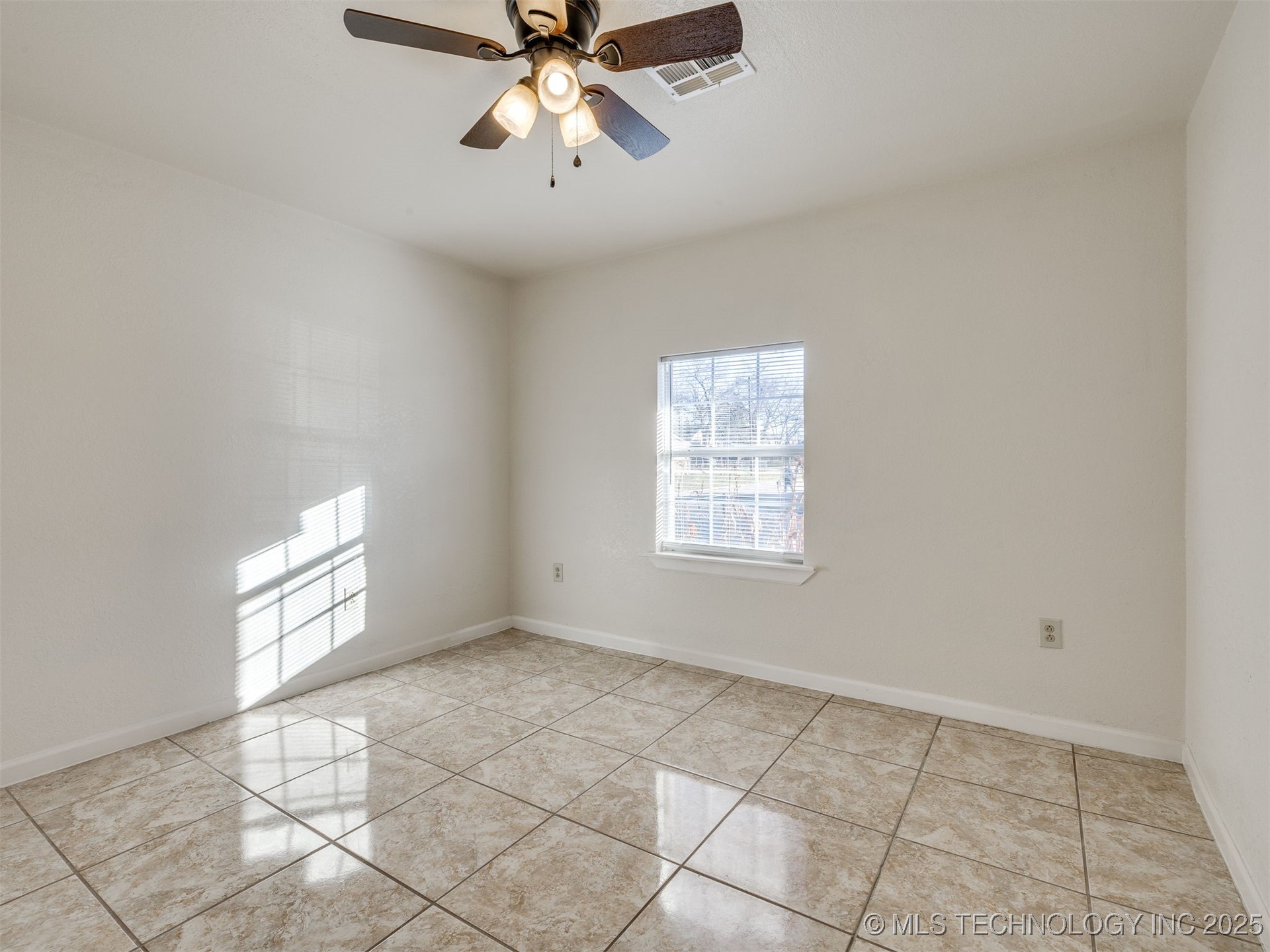 2303 W 40th Street Property Photo 43