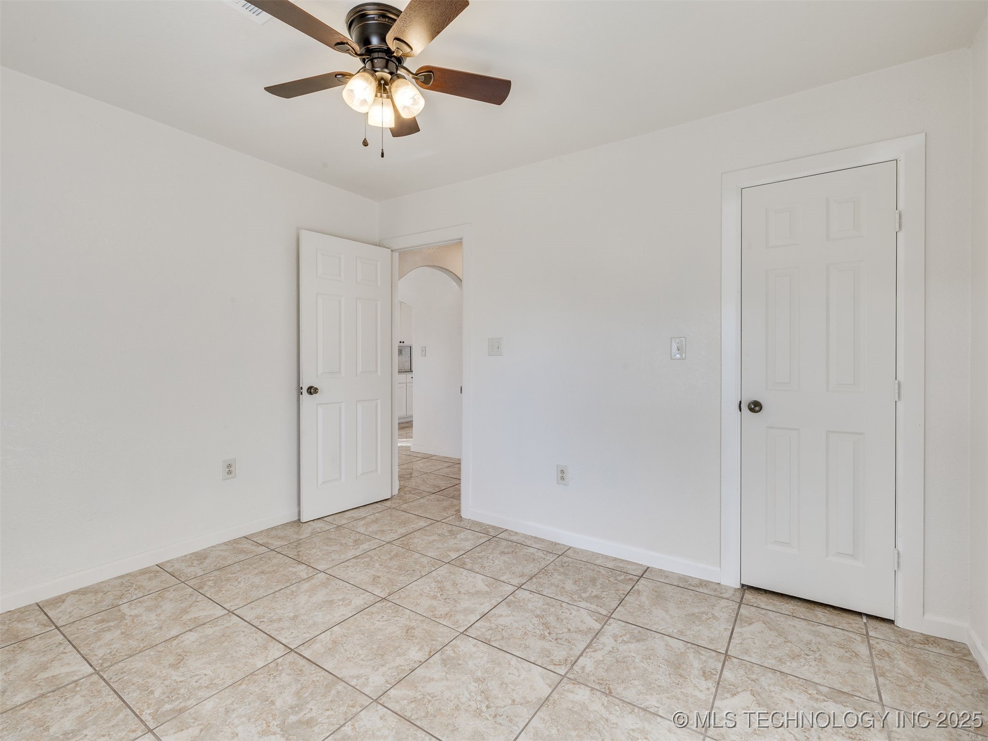 2303 W 40th Street Property Photo 44