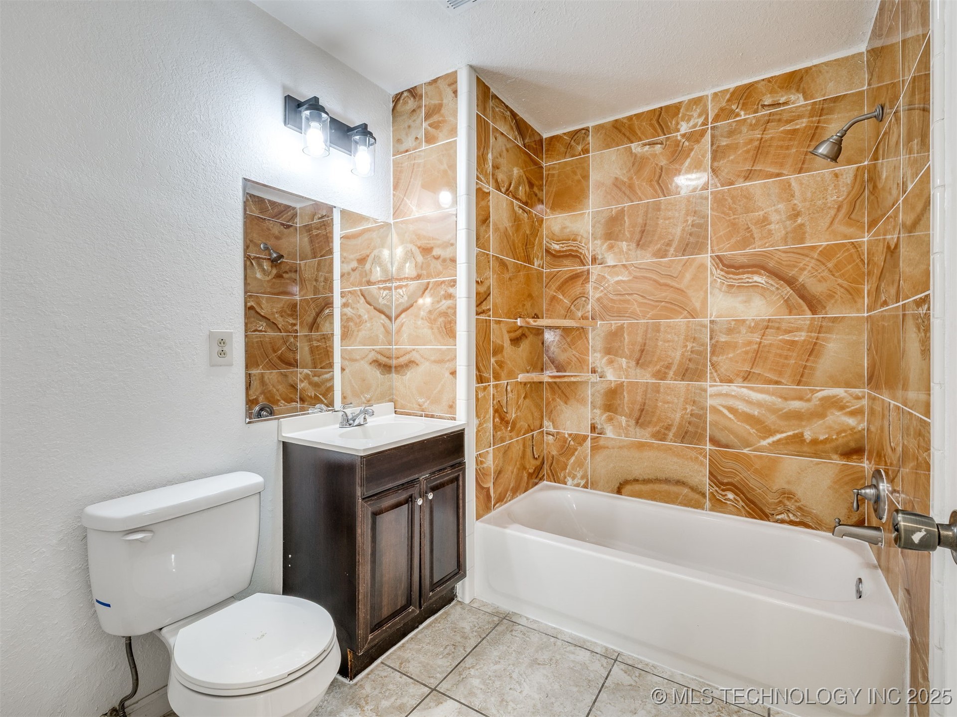 2303 W 40th Street Property Photo 45